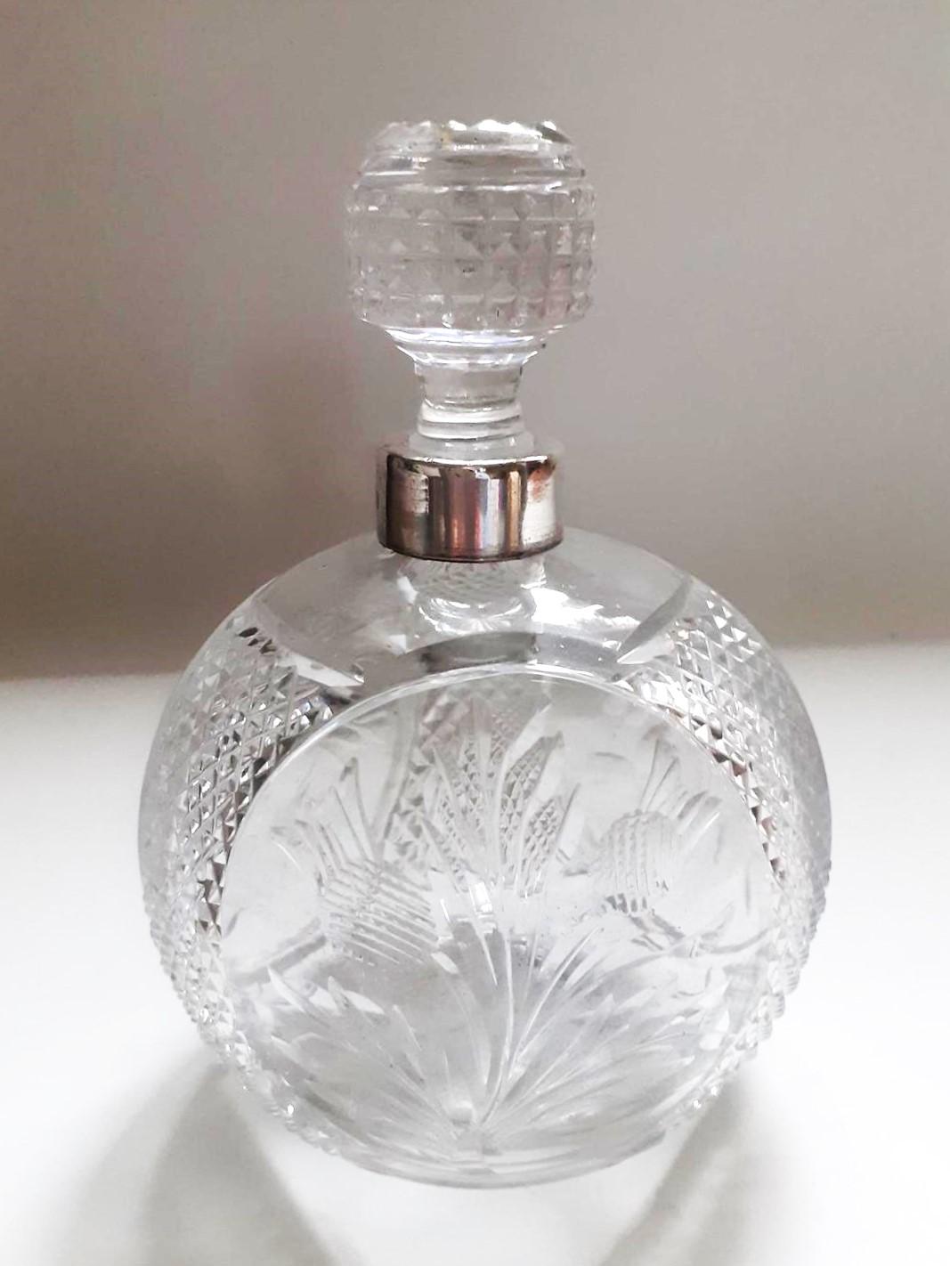 Gorgeous Cut Glass Silver Mounted Scent Bottle (1 of 8) Gorgeous Cut Glass Silver Mounted Scent Bottle (1 of 8)