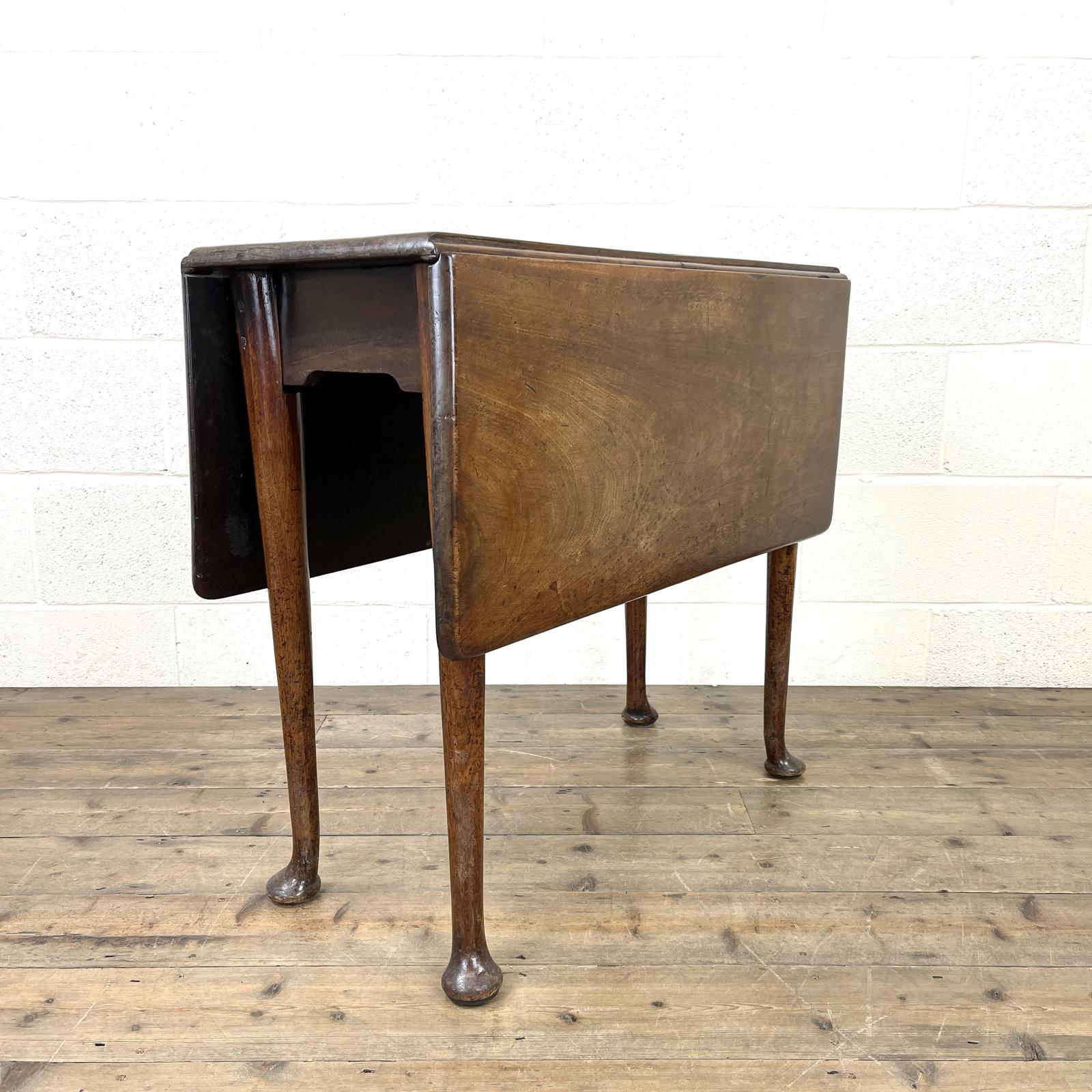 Antique 18th Century Walnut Drop-leaf Table (1 of 10) Antique 18th Century Walnut Drop-leaf Table (1 of 10)