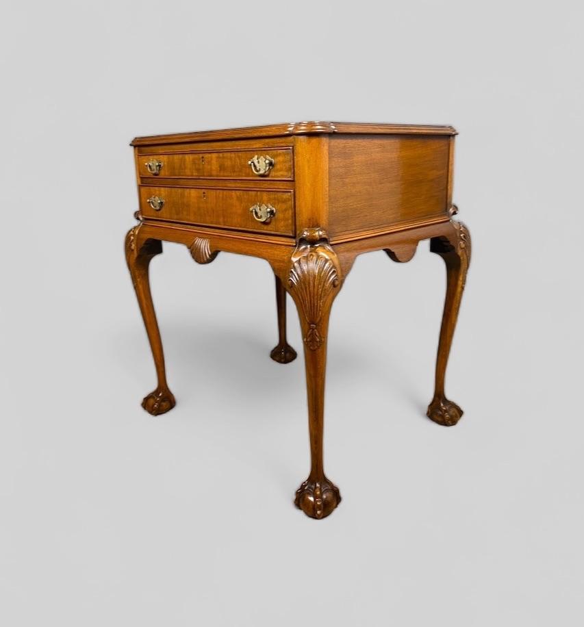 Walnut Hall Table (1 of 7)