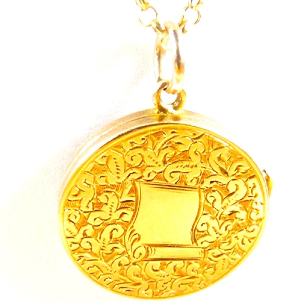 World War Era Solid Gold Mourning Locket on 18 inch Chain (1 of 14)