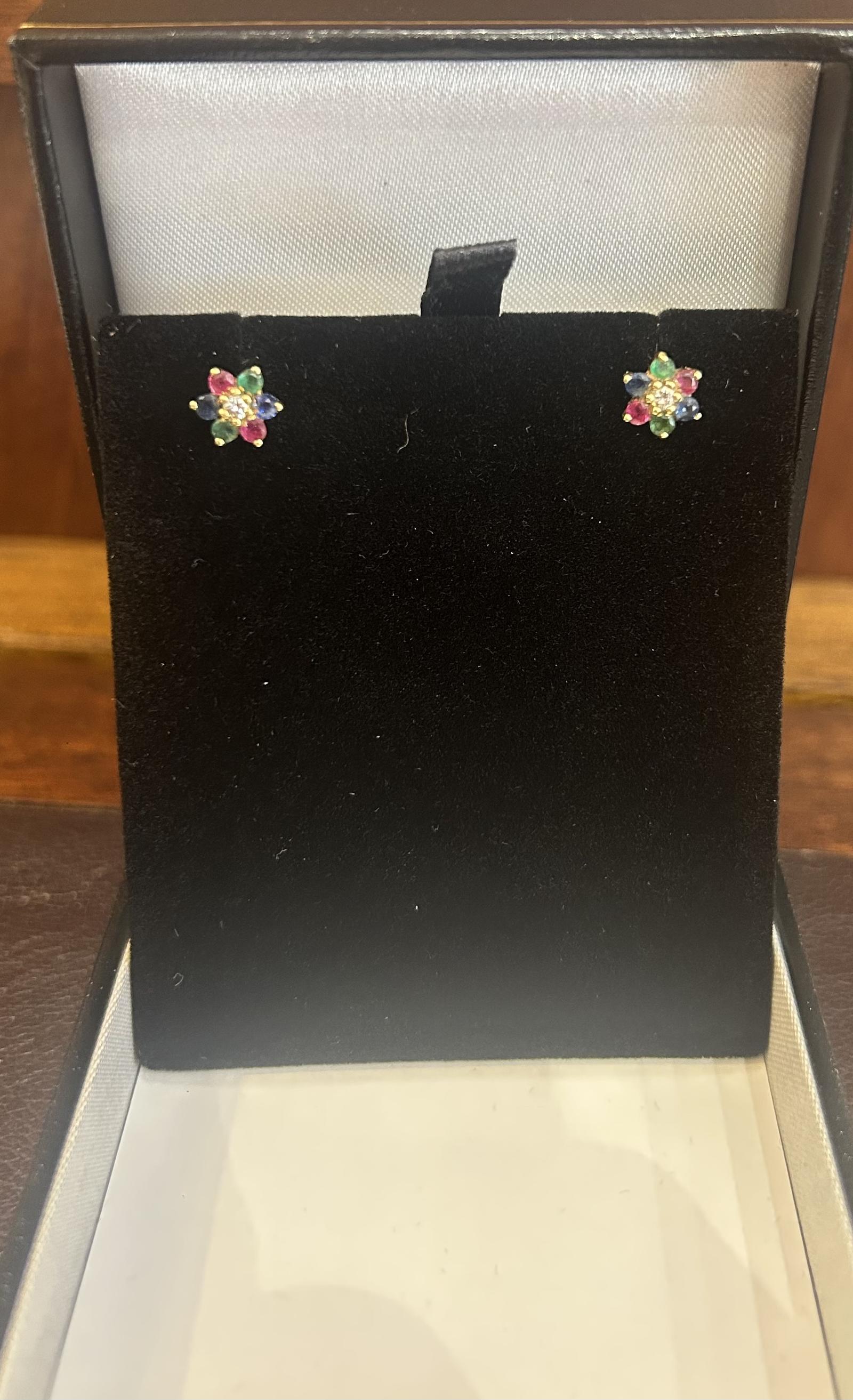 Pair of 18ct Yellow Gold Diamond Studs (1 of 2) Pair of 18ct Yellow Gold Diamond Studs (1 of 2)