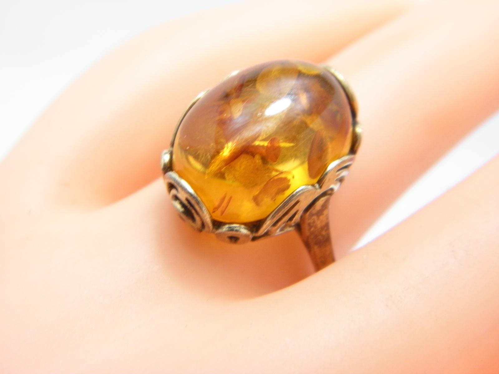 Antique 8ct Heavy Gold Baltic Amber Statement Ring Size O (1 of 10)