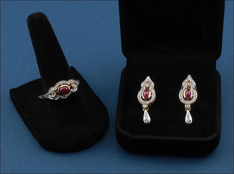 Vintage 18K Gold Jewelry Set with Cabochon Rubies and Diamonds (1 of 14)