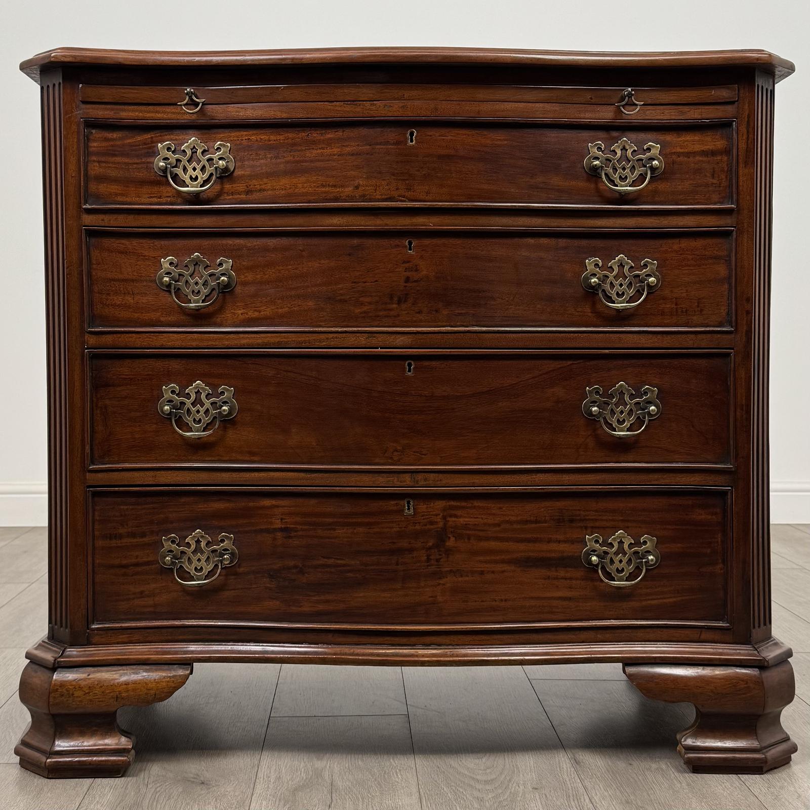 Antique 20th Century Serpentine Chest Of Drawers In Mahogany (1 of 12)