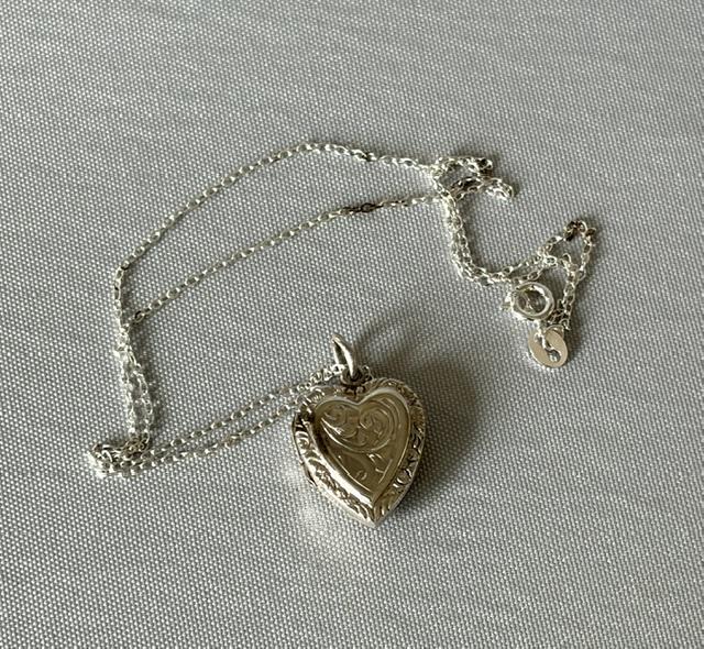 George V Chester Silver Heart Shaped Double Locket (1 of 7) George V Chester Silver Heart Shaped Double Locket (1 of 7)