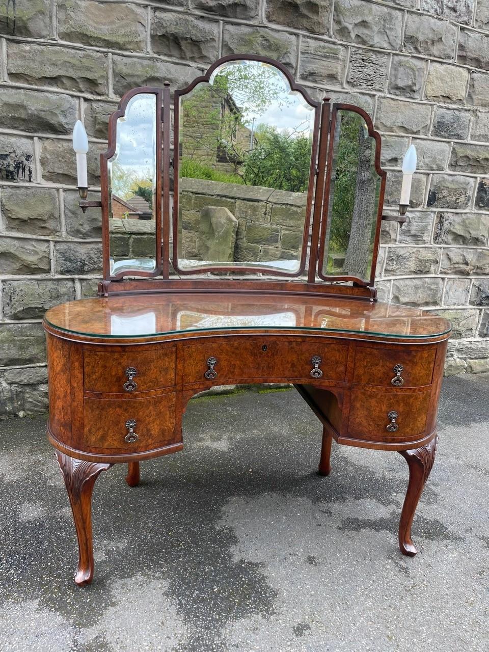 Antique Burr Walnut Kidney Shaped Dressing Table (1 of 15) Antique Burr Walnut Kidney Shaped Dressing Table (1 of 15)