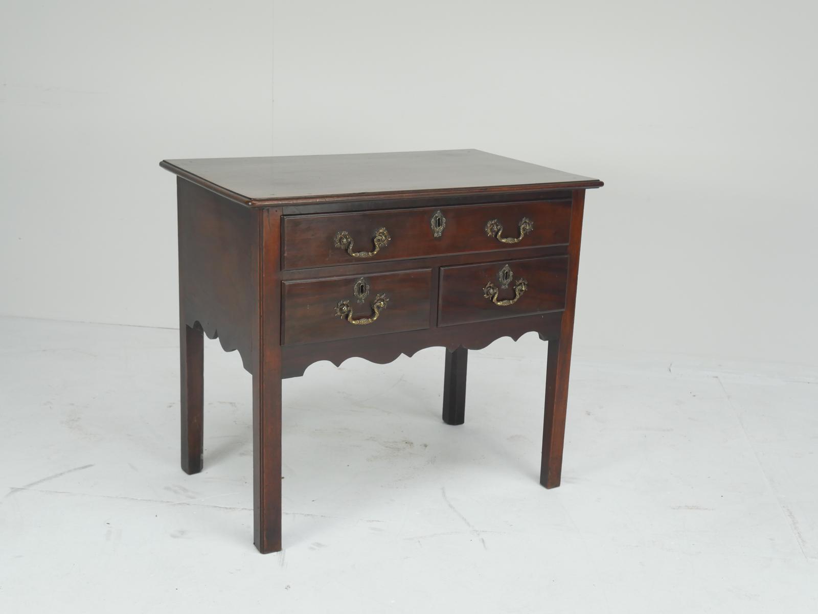 Georgian Lowboy Chest (1 of 17)