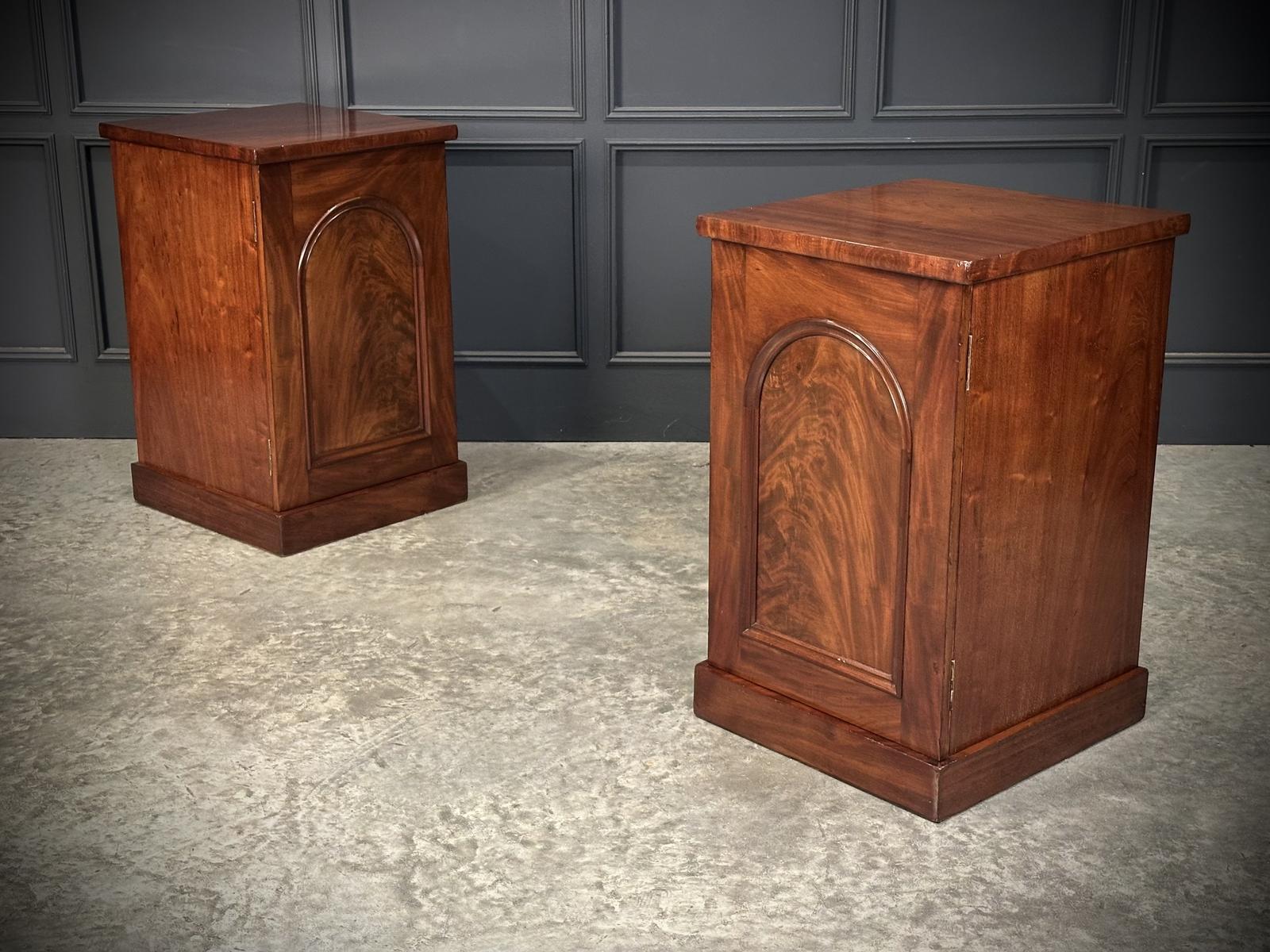 Pair of Large Flame Mahogany Bedside Cabinets (1 of 12) Pair of Large Flame Mahogany Bedside Cabinets (1 of 12)