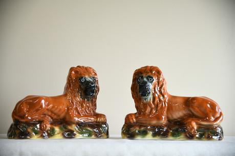 Pair of Recumbent Lions (1 of 10)
