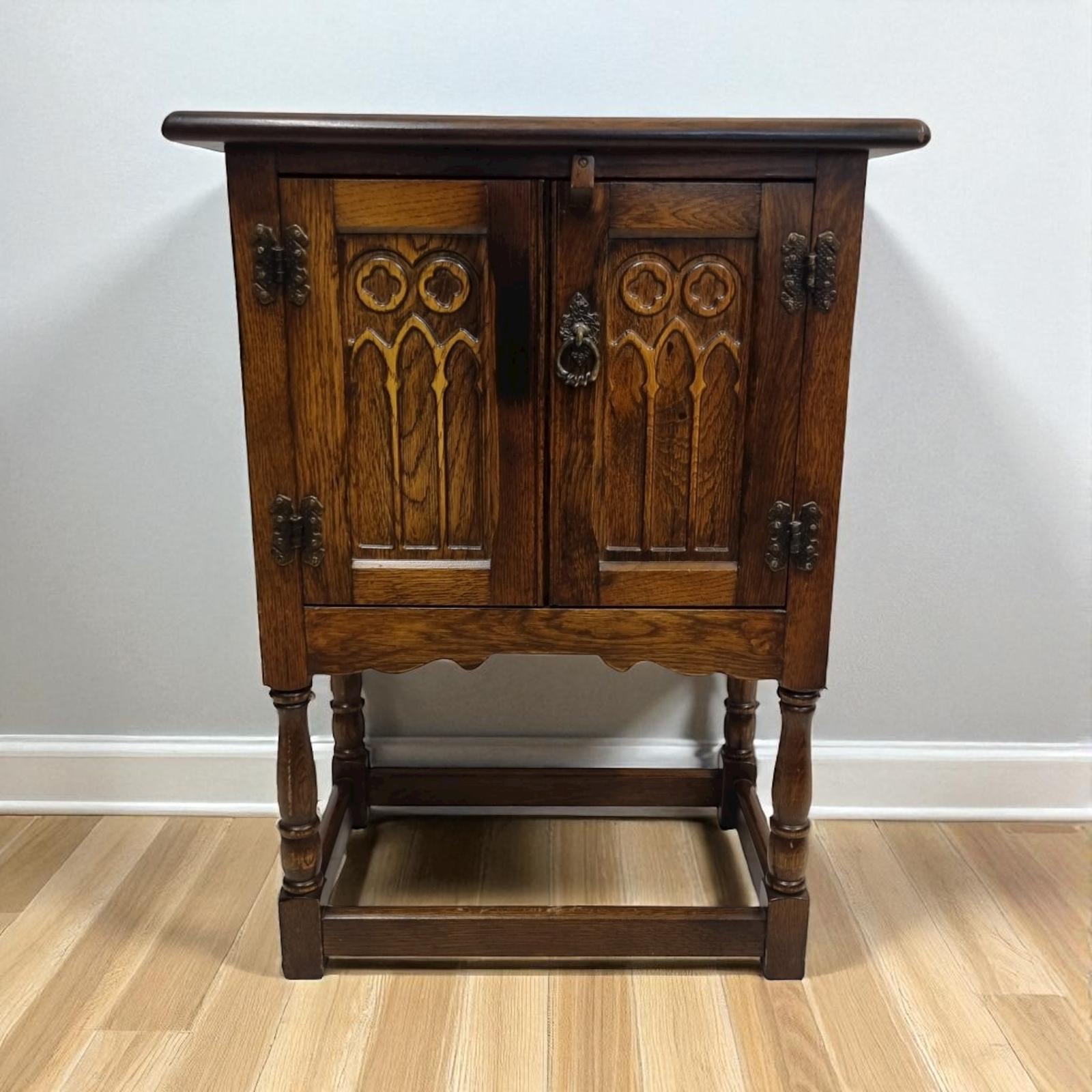 Vintage Old Charm Style Bedside Cabinet / Small Oak Cupboard / C1960s (1 of 8)