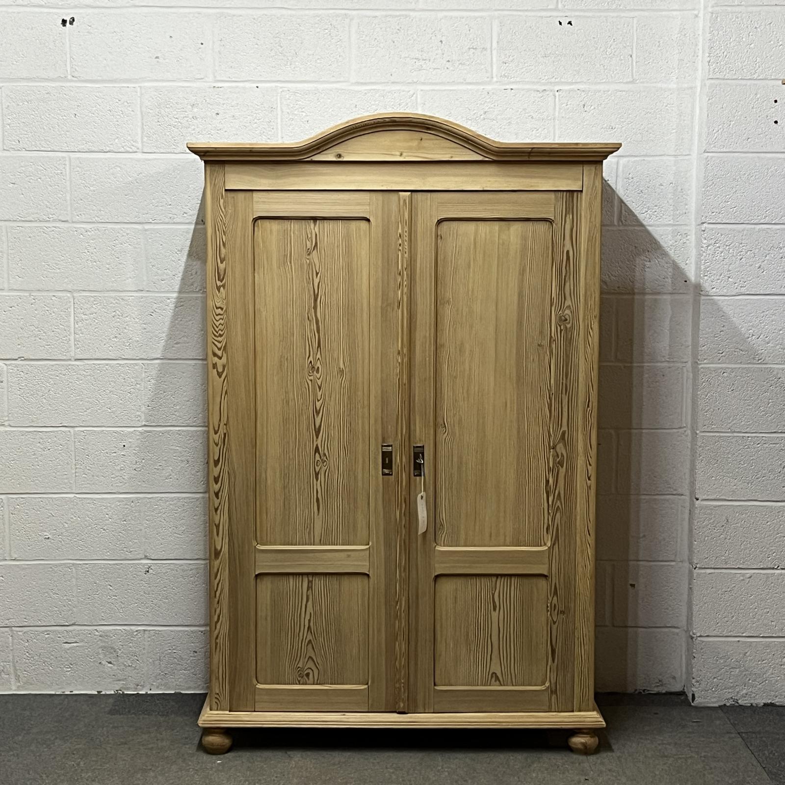 Small Arched Top Antique Pine Wardrobe (1 of 7) Small Arched Top Antique Pine Wardrobe (1 of 7)