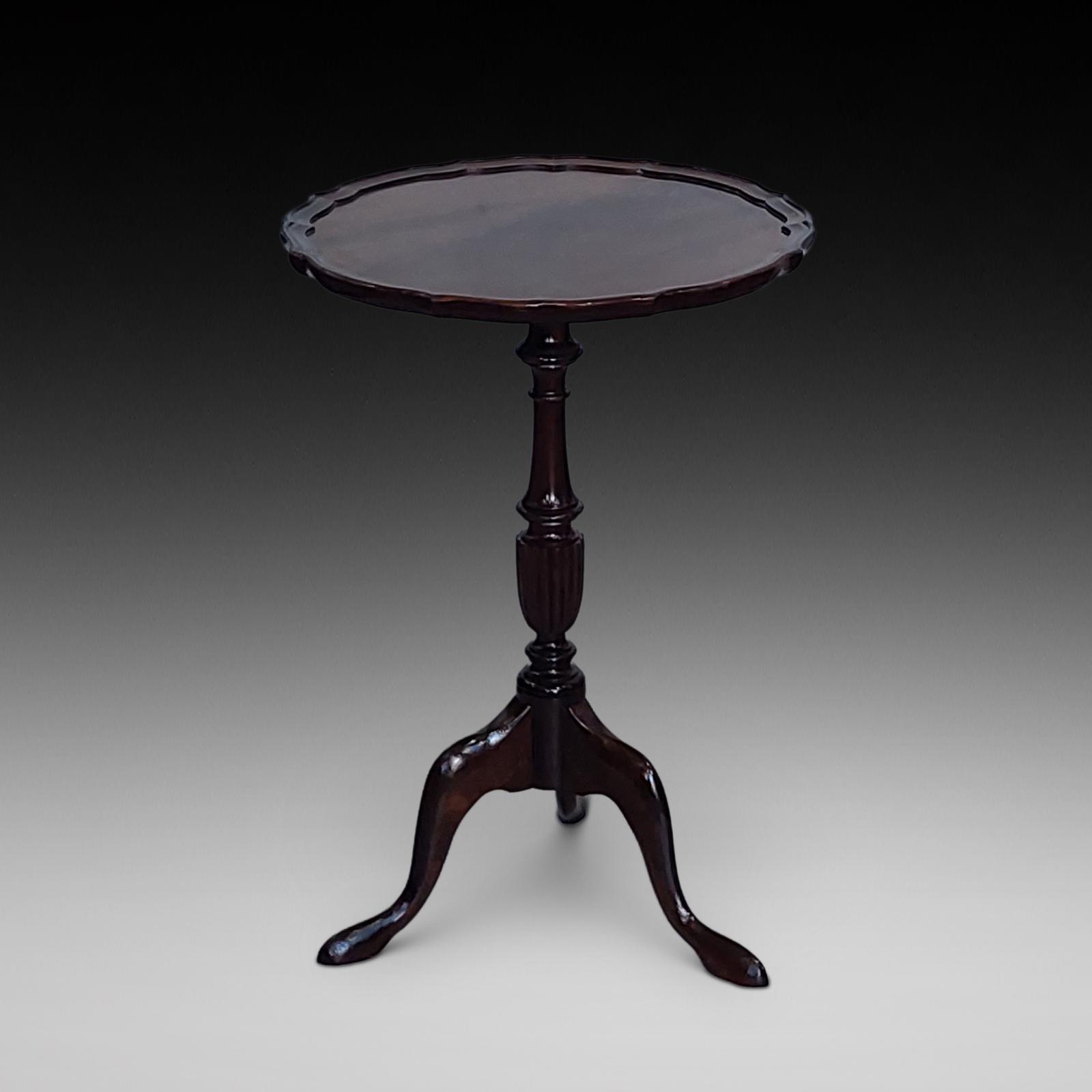 Mahogany Occasional Lamp Tripod Table (1 of 8) Mahogany Occasional Lamp Tripod Table (1 of 8)