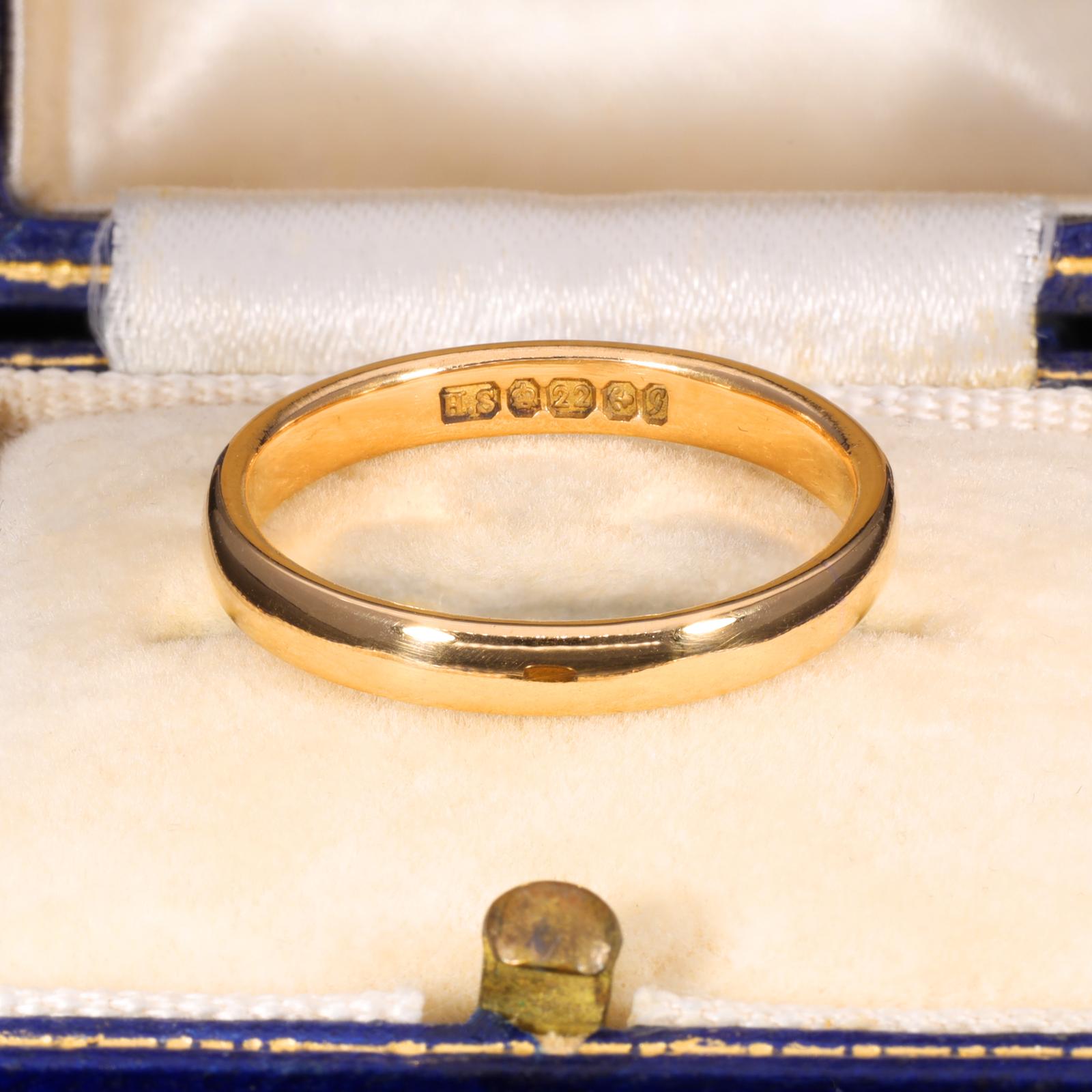The Vintage 1981 22ct Gold Wedding Ring (1 of 1) The Vintage 1981 22ct Gold Wedding Ring (1 of 1)