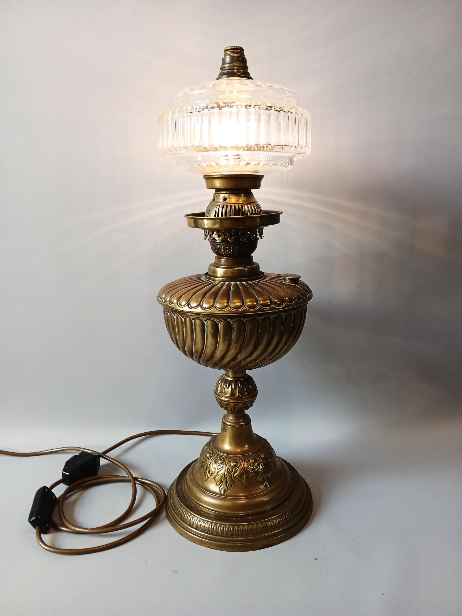 Decorative Antique Brass Oil Lamp Turned Into Dimmable Electric Table/side Lamp – GOL040 (1 of 13)