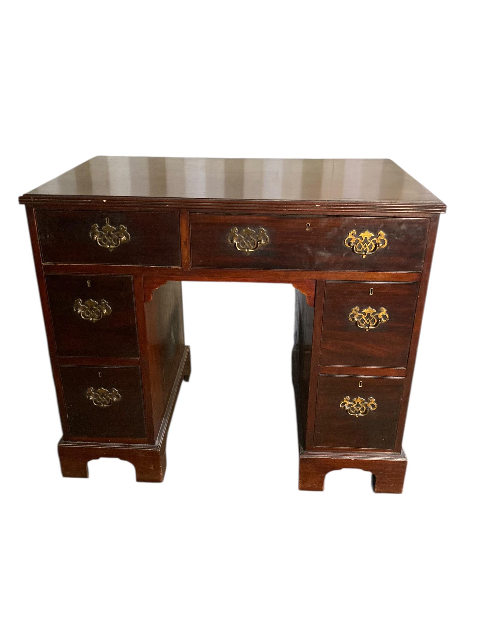George III Crossbanded Mahogany Kneehole Desk (1 of 6) George III Crossbanded Mahogany Kneehole Desk (1 of 6)