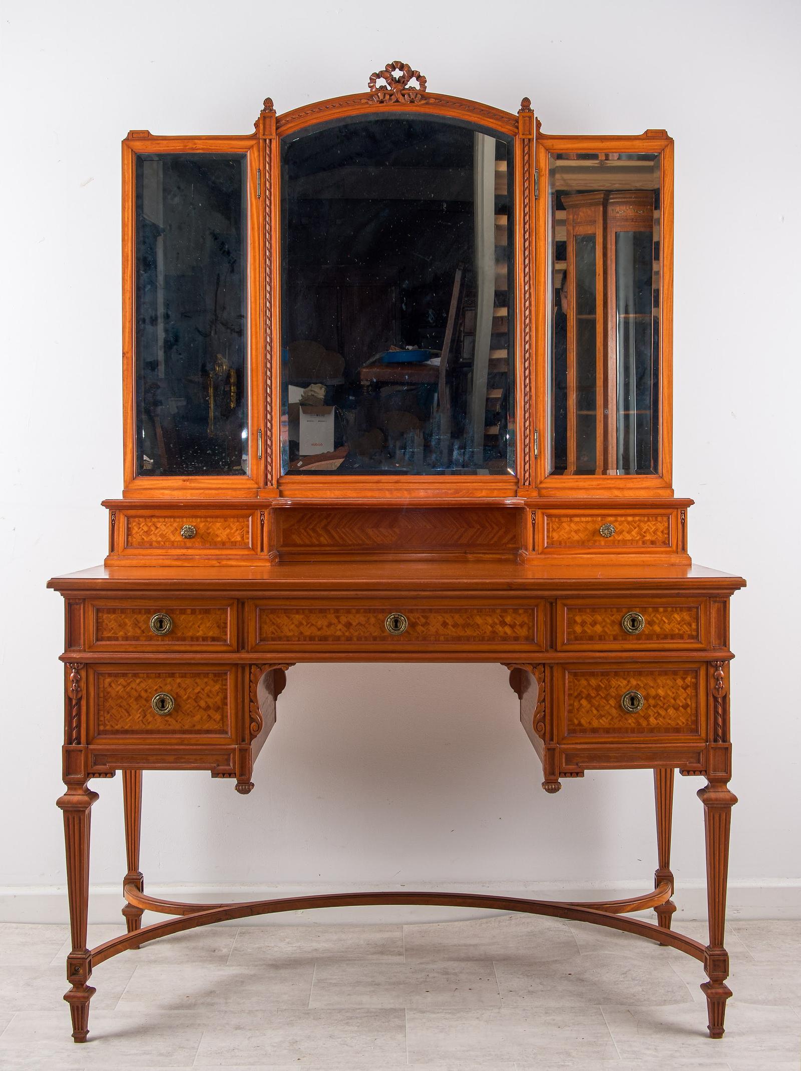 Edwardian Satinwood Dressing Table with Mirror Back (1 of 6) Edwardian Satinwood Dressing Table with Mirror Back (1 of 6)