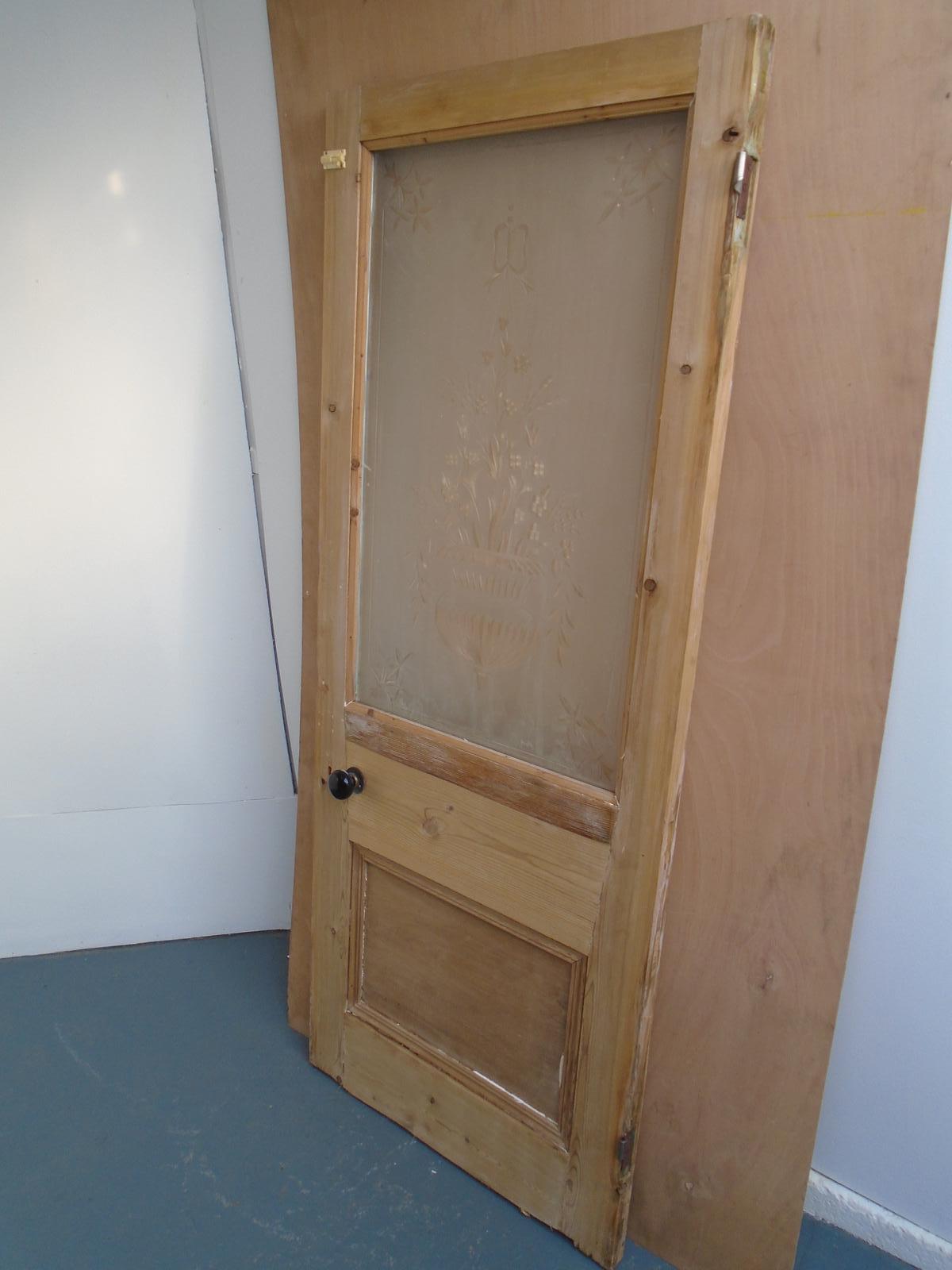 A Great Victorian Etched Bathroom / Ensuite / Utility Door to Wax/paint (1 of 9)