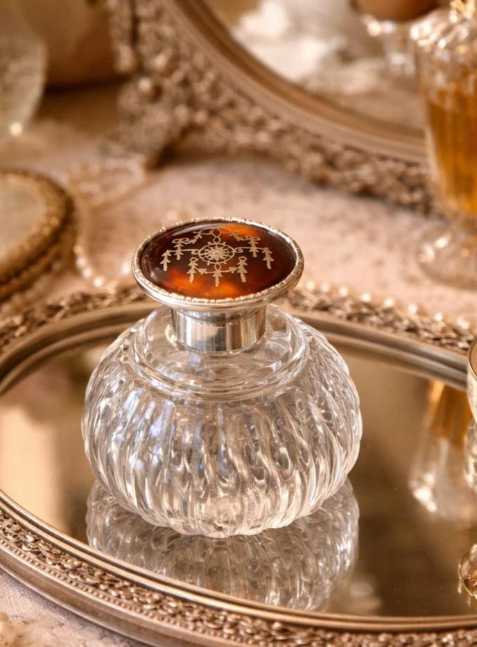 Antique Sterling Silver Cut Glass Globe Scent Bottle 1915 (1 of 10) Antique Sterling Silver Cut Glass Globe Scent Bottle 1915 (1 of 10)