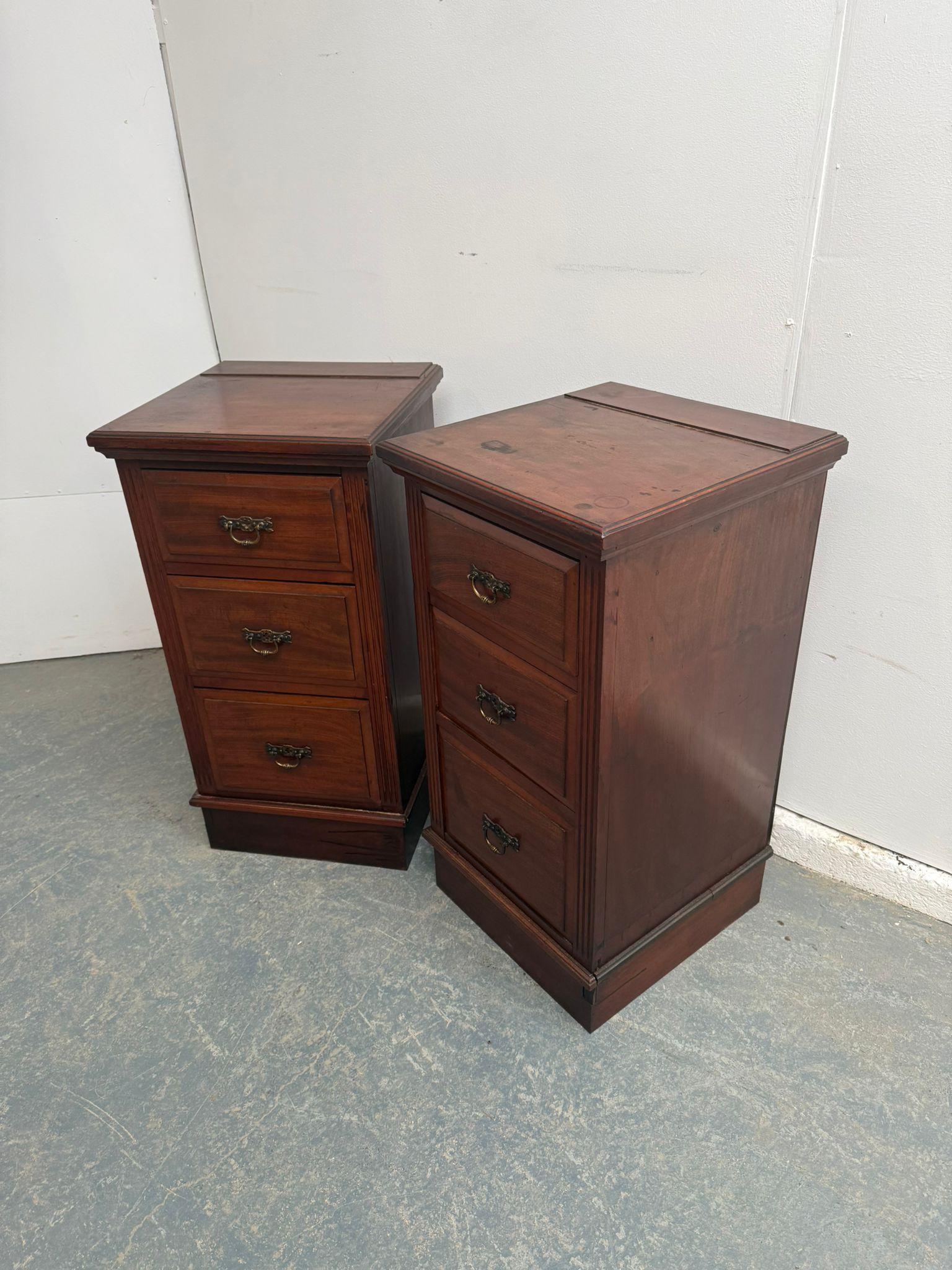 Lovely Pair of Mahogany 3 Drawer Small Waxed Victorian Bedside Chests (1 of 10) Lovely Pair of Mahogany 3 Drawer Small Waxed Victorian Bedside Chests (1 of 10)