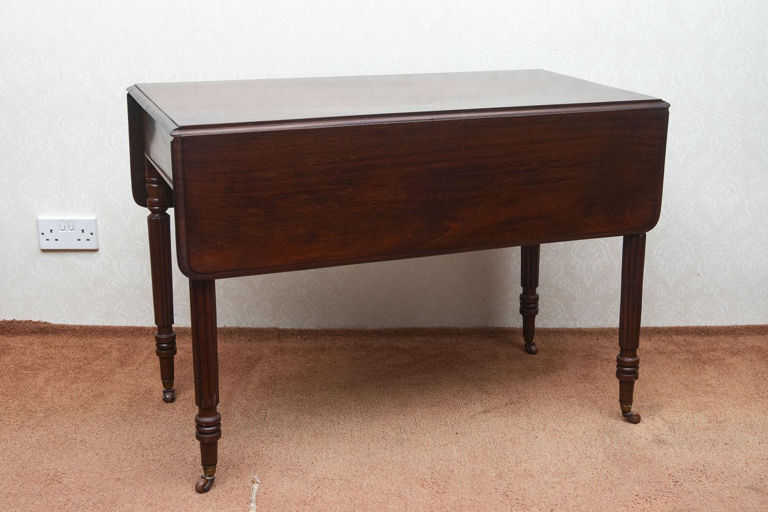 Georgian Mahogany Drop Leaf Table (1 of 8)