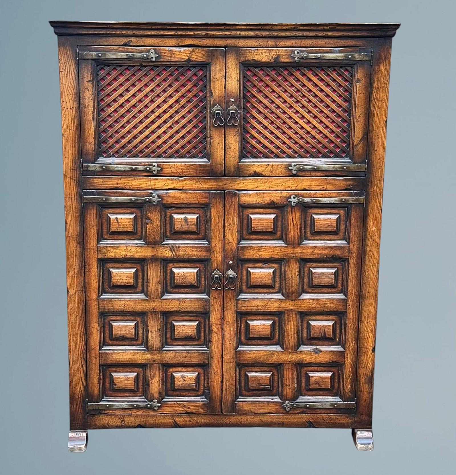 Good Quality Oak Cocktail Cabinet / Oak Drinks Cabinet - Titchmarsh Goodwin (1 of 14) Good Quality Oak Cocktail Cabinet / Oak Drinks Cabinet - Titchmarsh Goodwin (1 of 14)
