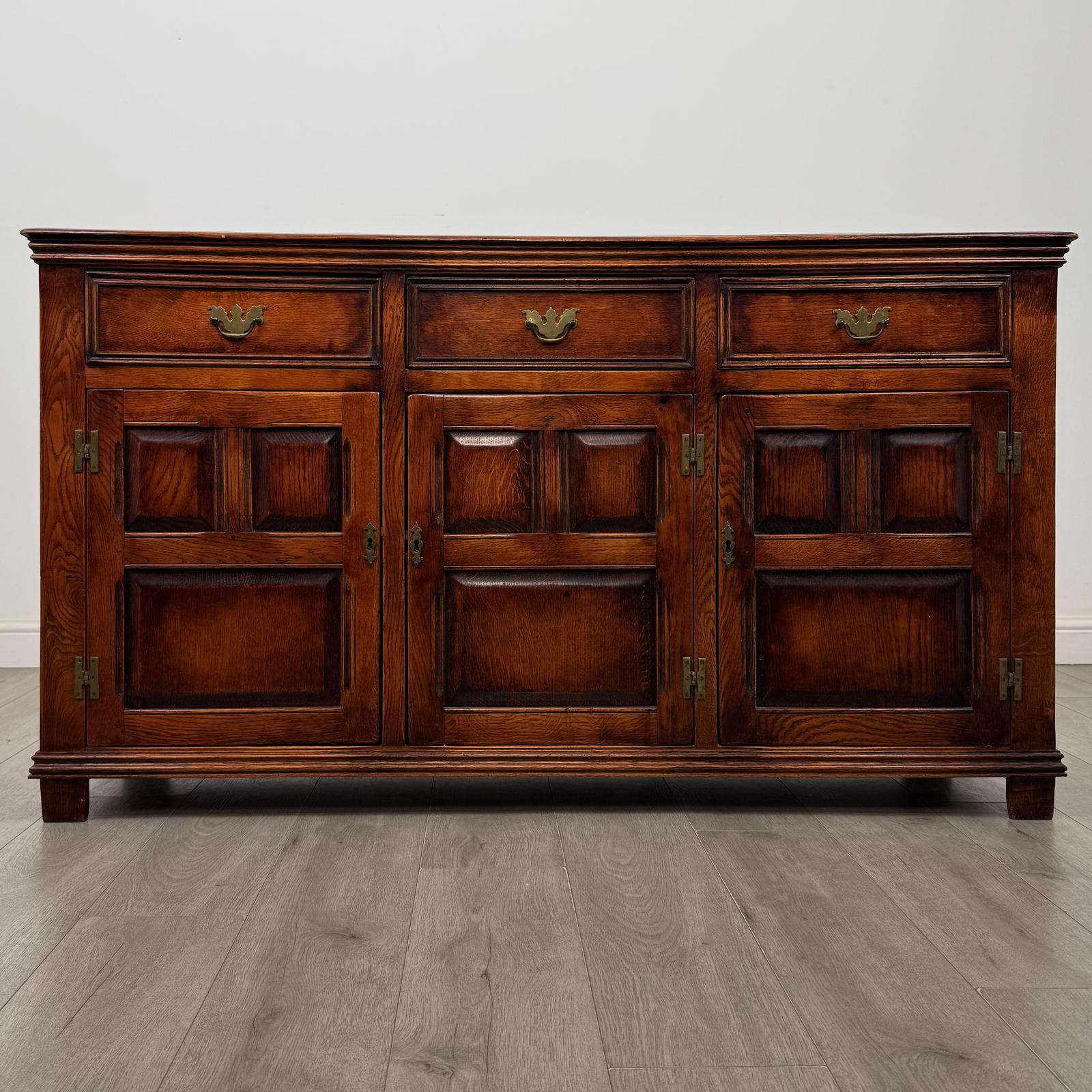 Antique 20th Century Fine Quality Sideboard in Oak (1 of 12) Antique 20th Century Fine Quality Sideboard in Oak (1 of 12)
