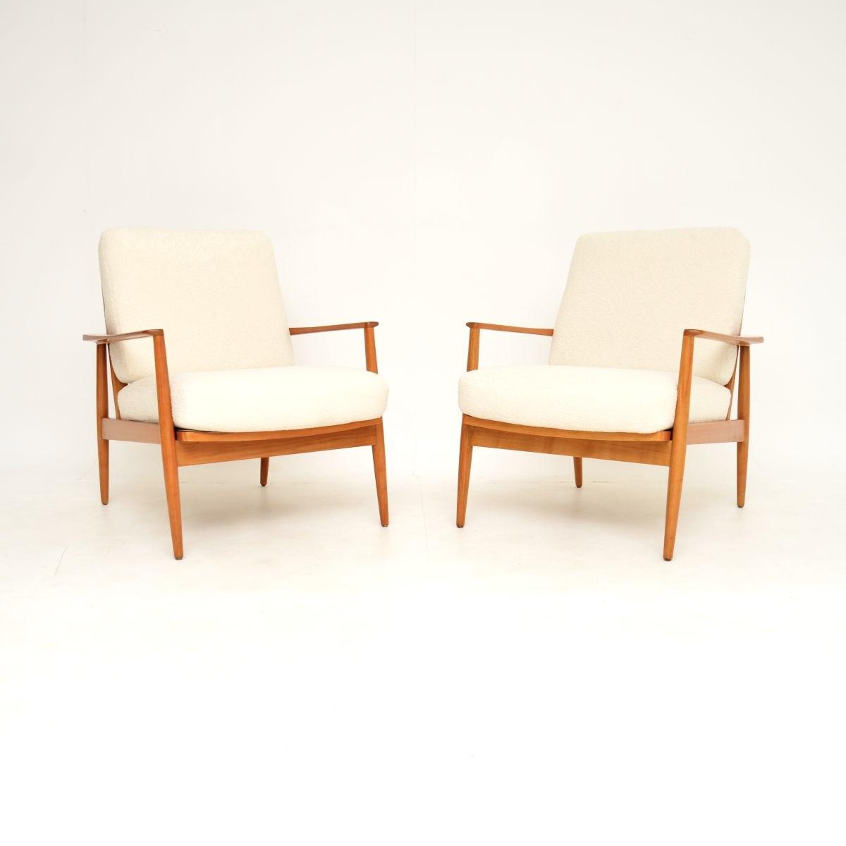 Pair of Vintage Armchairs by Knoll Antimott (1 of 10) Pair of Vintage Armchairs by Knoll Antimott (1 of 10)