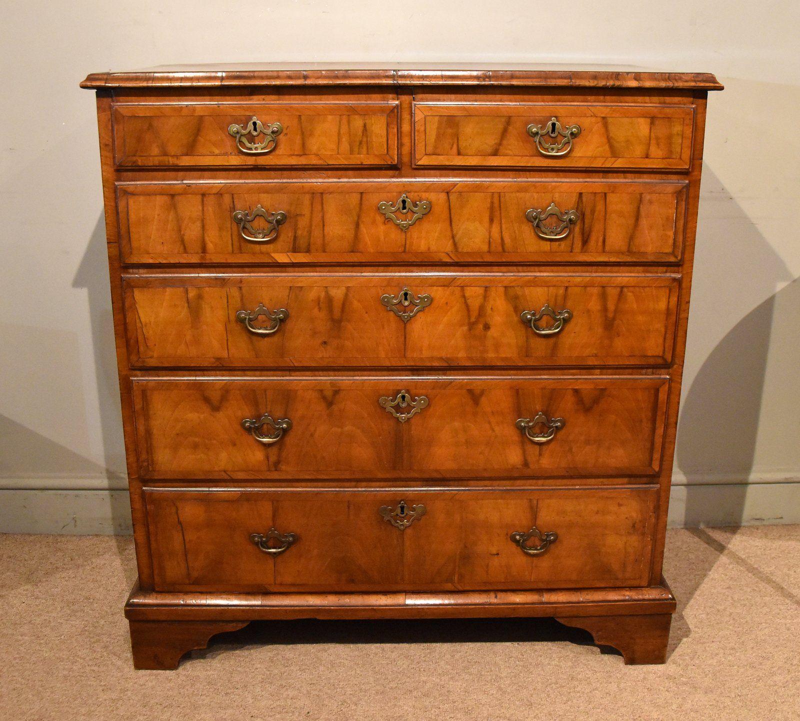 Early 18th Century Walnut Veneered Chest of Drawers (1 of 8)