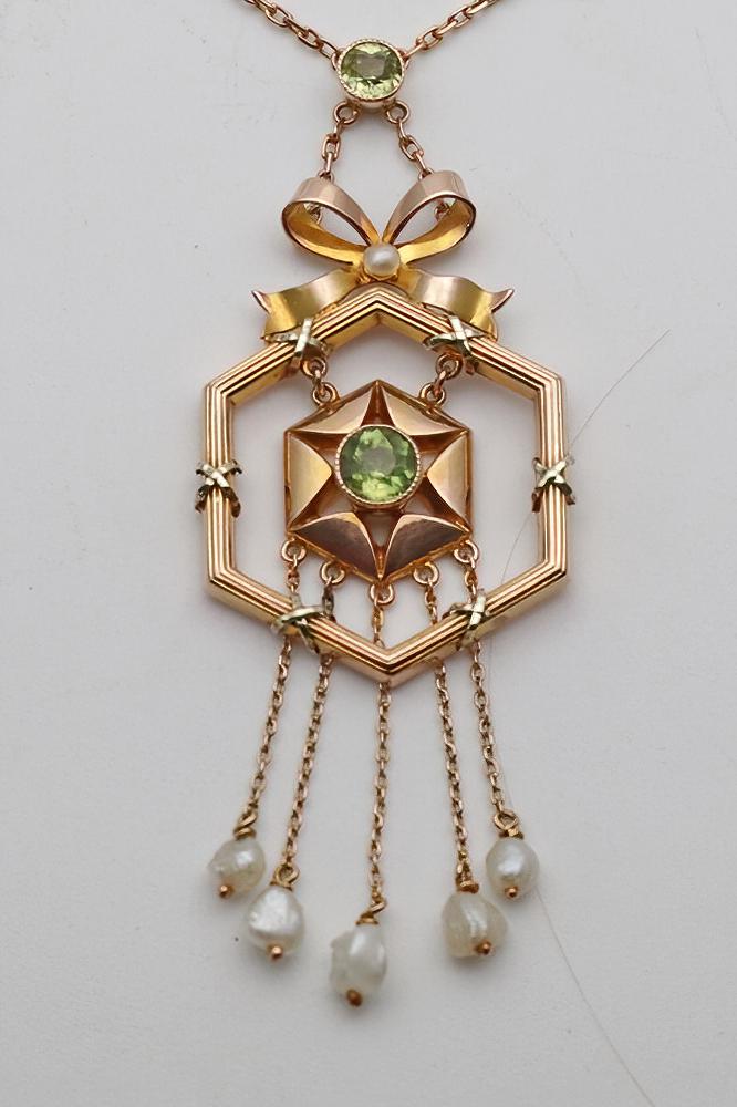 Art Nouveau Gold, Peridot & Pearl Necklace (1 of 2)