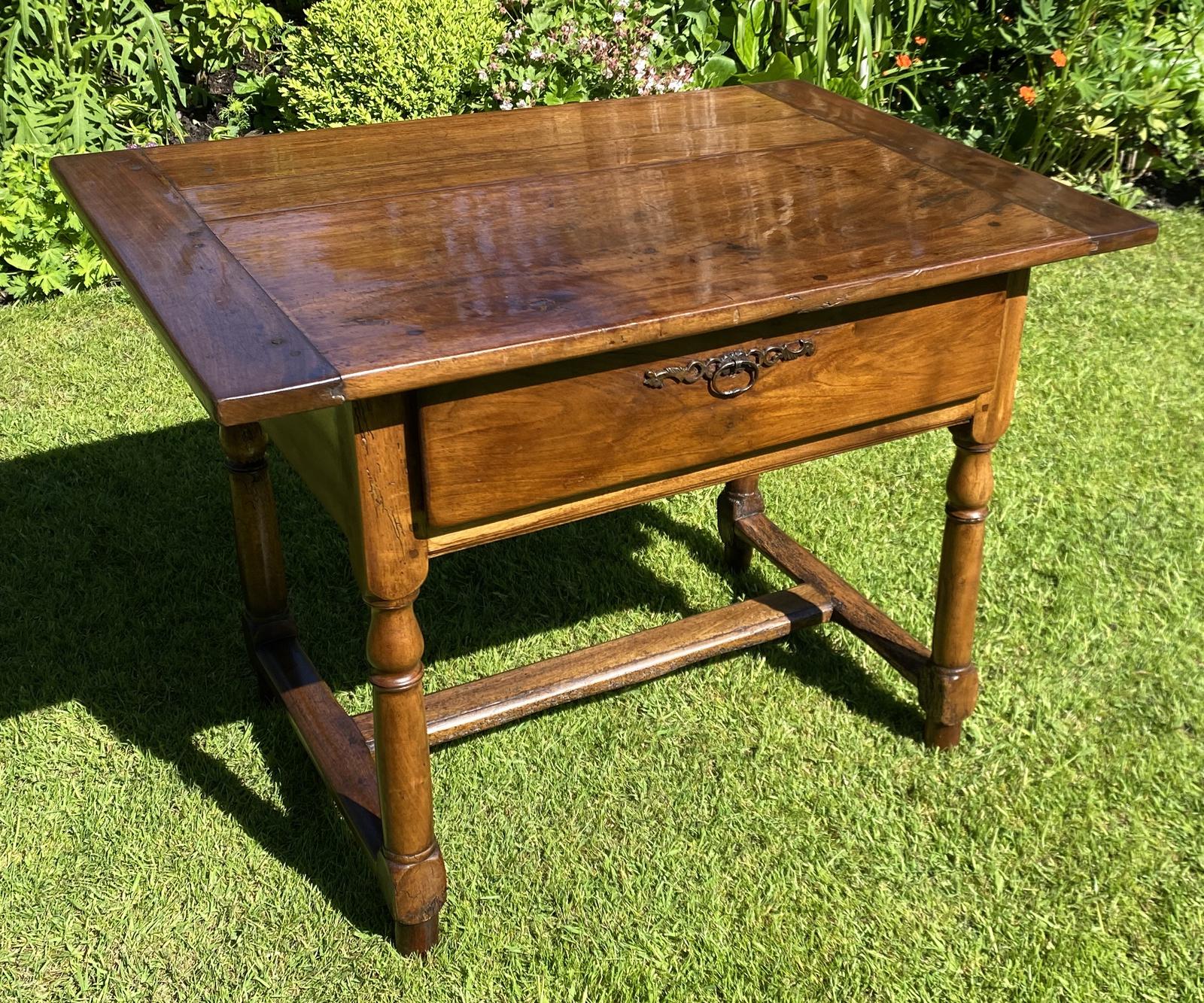 Walnut Country Table (1 of 9) Walnut Country Table (1 of 9)