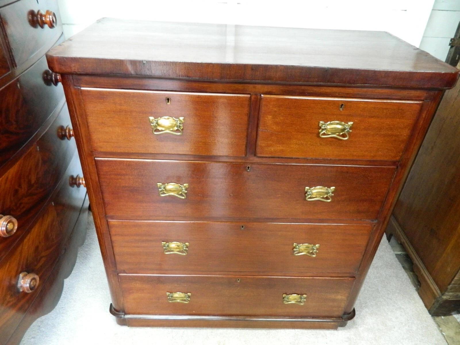 Mahogany Veneer Chest of Drawers (1 of 14)
