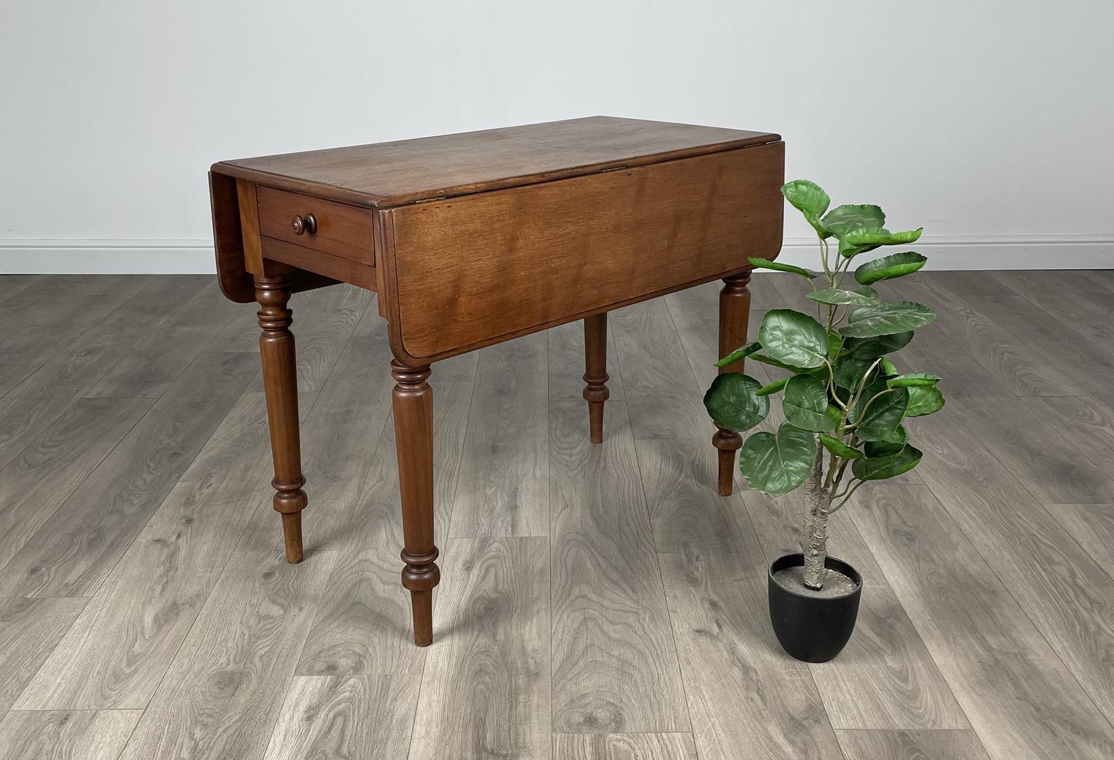 Antique Victorian Pembroke Table in Mahogany (1 of 9) Antique Victorian Pembroke Table in Mahogany (1 of 9)