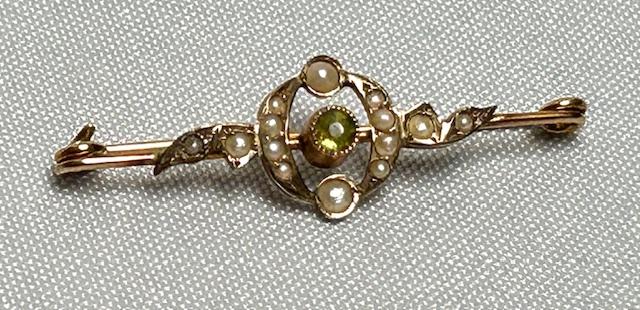 Victorian 9ct Gold, Peridot & Seed Pearl Safety Pin Brooch (1 of 6) Victorian 9ct Gold, Peridot & Seed Pearl Safety Pin Brooch (1 of 6)