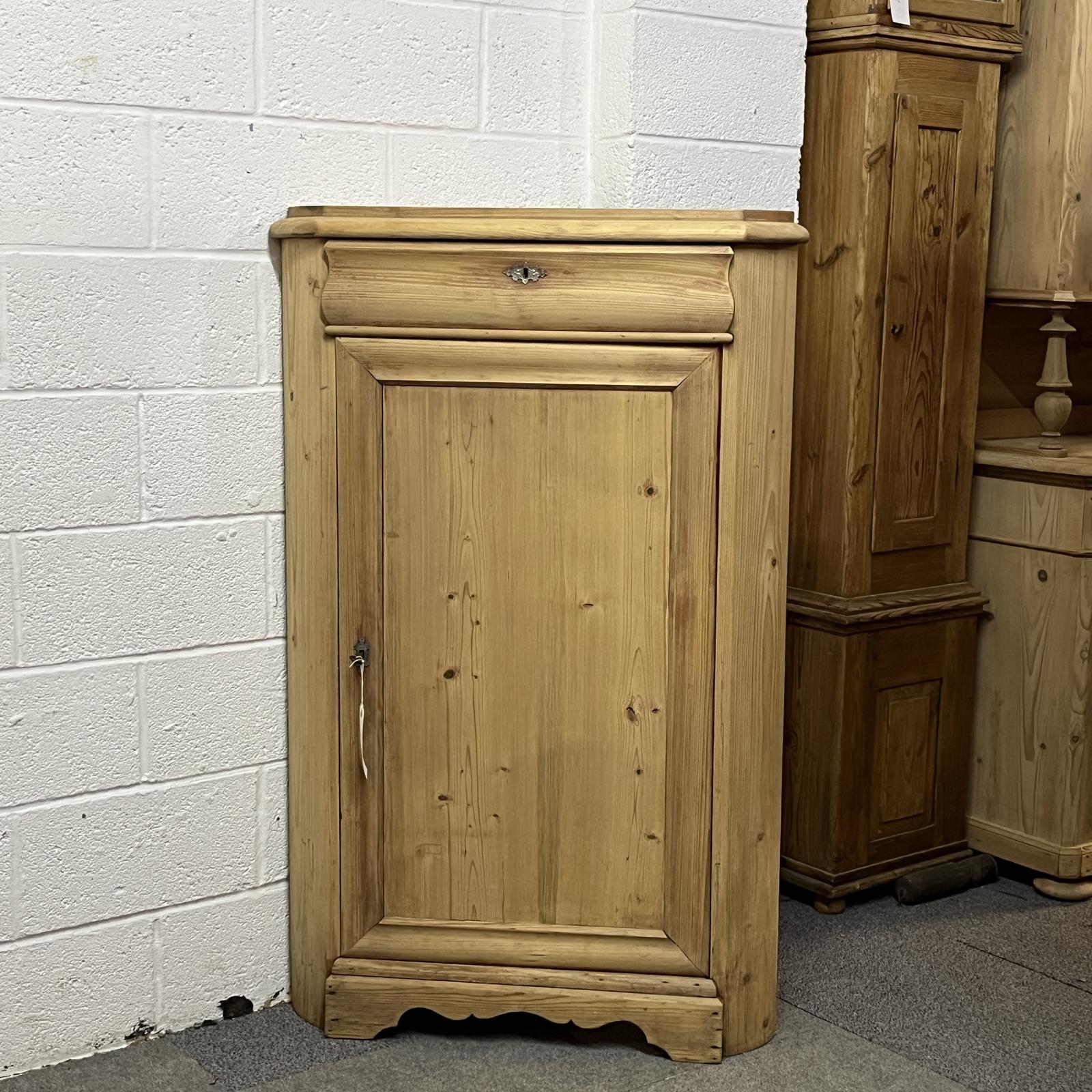 Antique Pine Corner Cupboard (1 of 10)