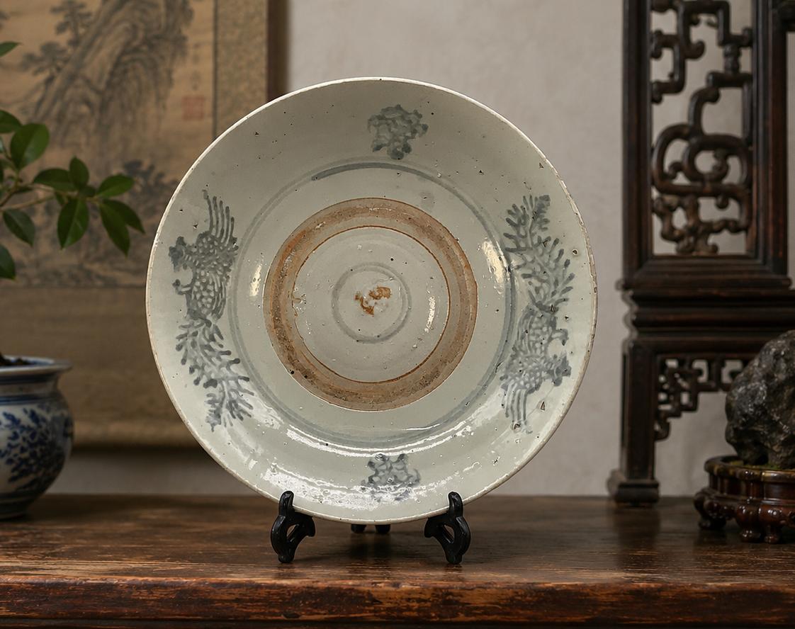 Large Chinese Ming Dynasty Swatow Ware Porcelain Charger Dish c. 1640 AD (1 of 15) Large Chinese Ming Dynasty Swatow Ware Porcelain Charger Dish c. 1640 AD (1 of 15)