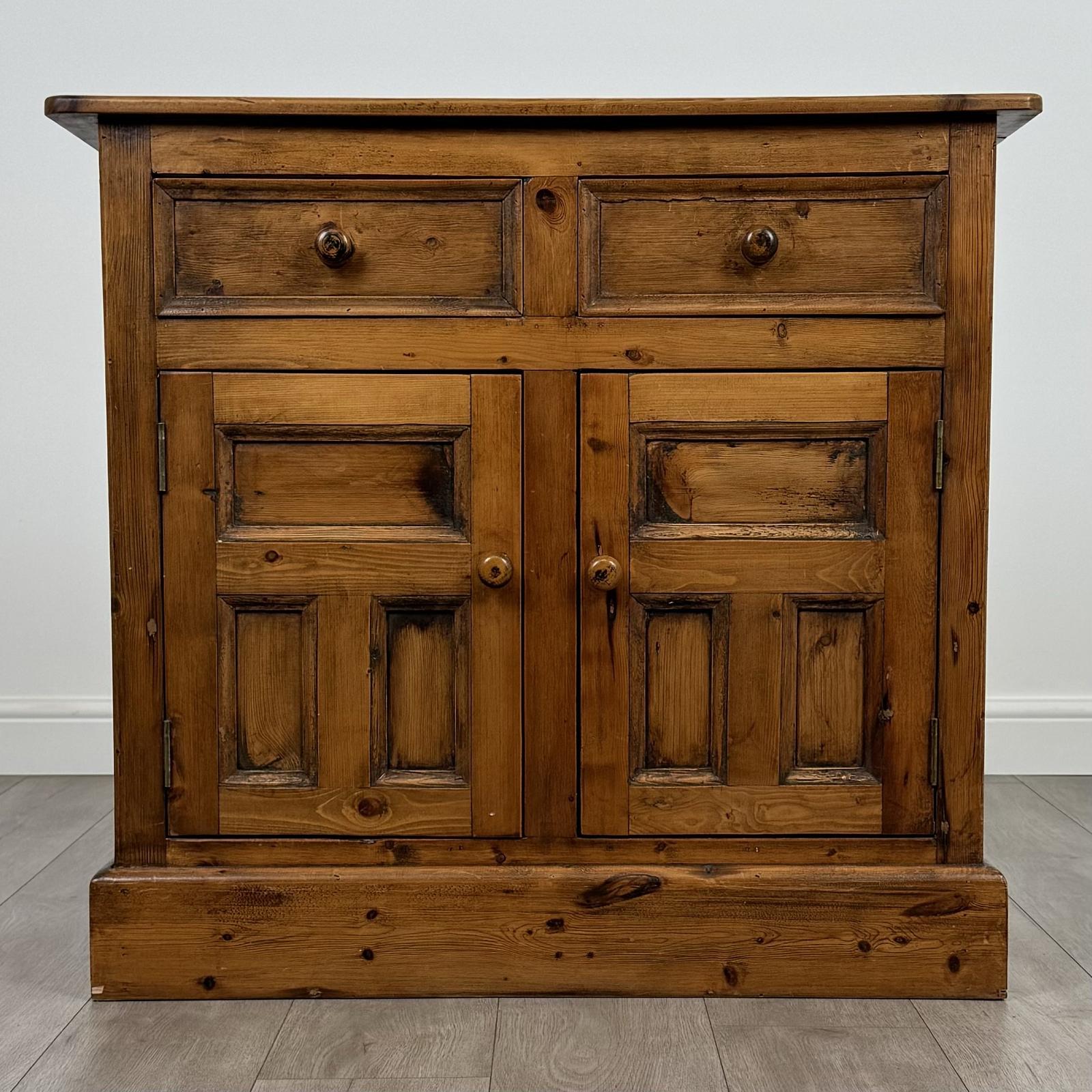 Vintage 20th Century Pine Cupboard of Good Quality (1 of 12)