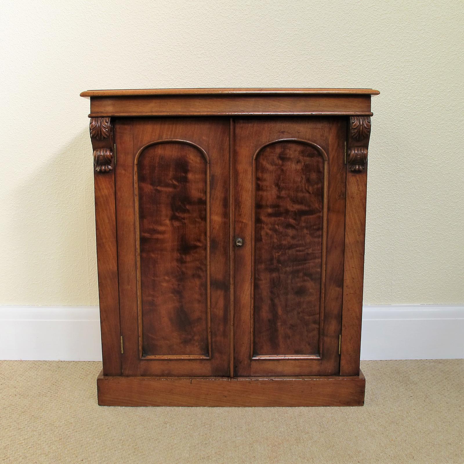 Small Mahogany Side Cabinet (1 of 5) Small Mahogany Side Cabinet (1 of 5)