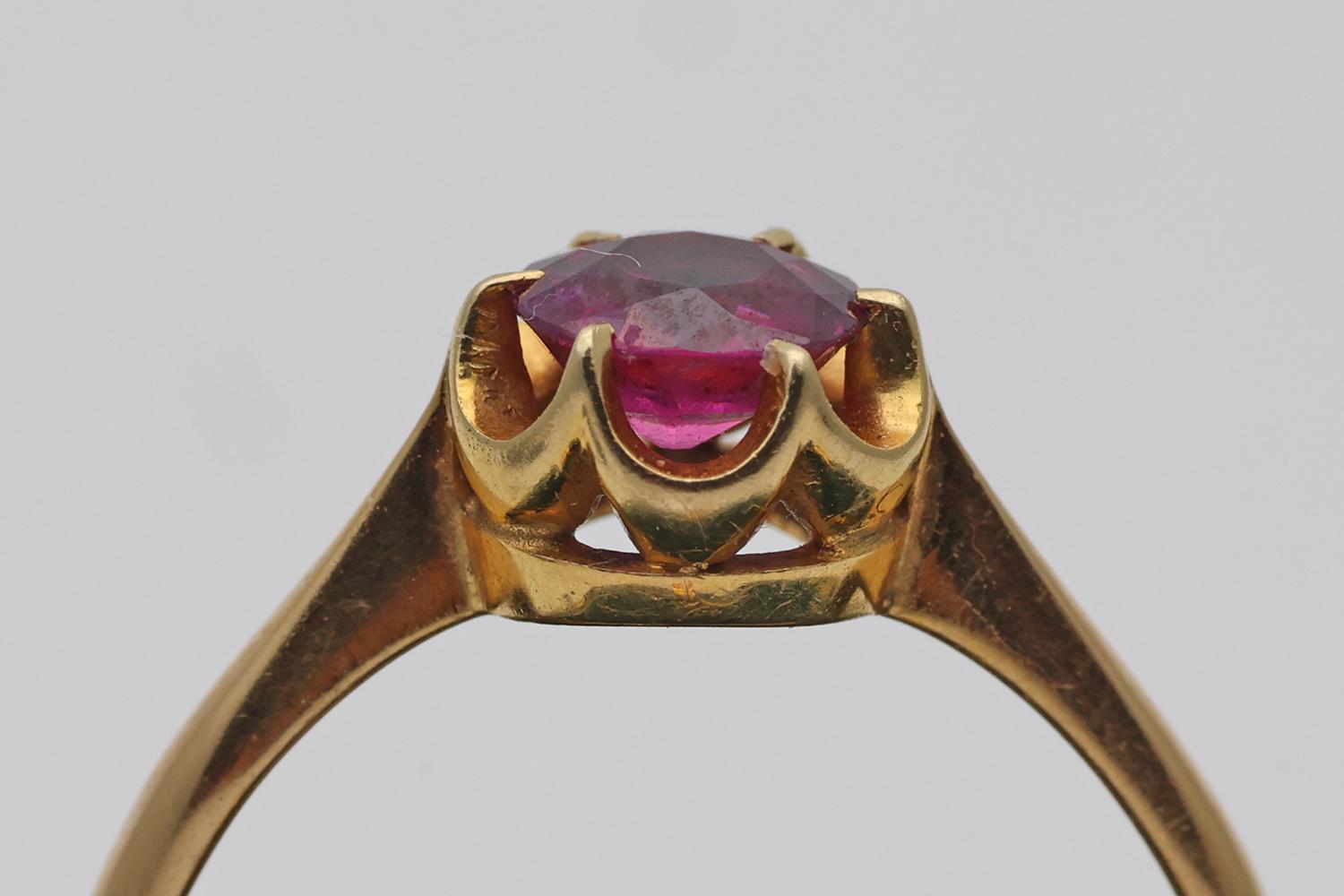 18ct Gold Garnet Solitaire Ring 1940s (1 of 4)