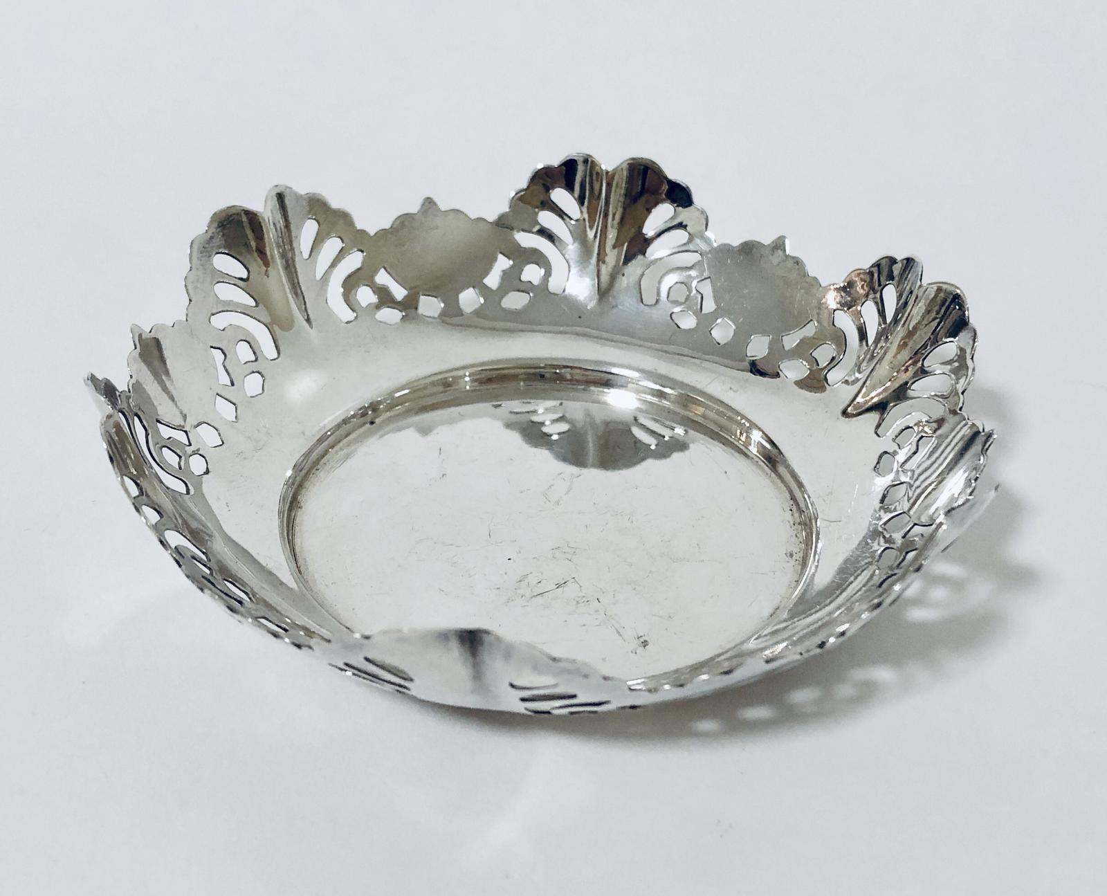Small Solid Silver Bon Bon Dish (1 of 6) Small Solid Silver Bon Bon Dish (1 of 6)