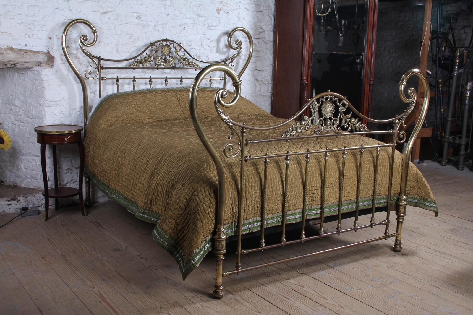Stunning and Uniquely Shaped King Size All Brass Winfield Victorian Bed (1 of 11) Stunning and Uniquely Shaped King Size All Brass Winfield Victorian Bed (1 of 11)