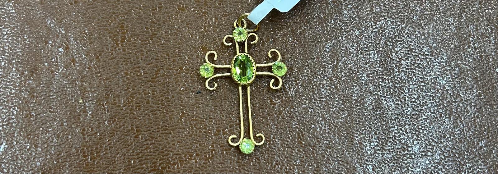 9ct Gold Late Victorian Peridot (1 of 2)