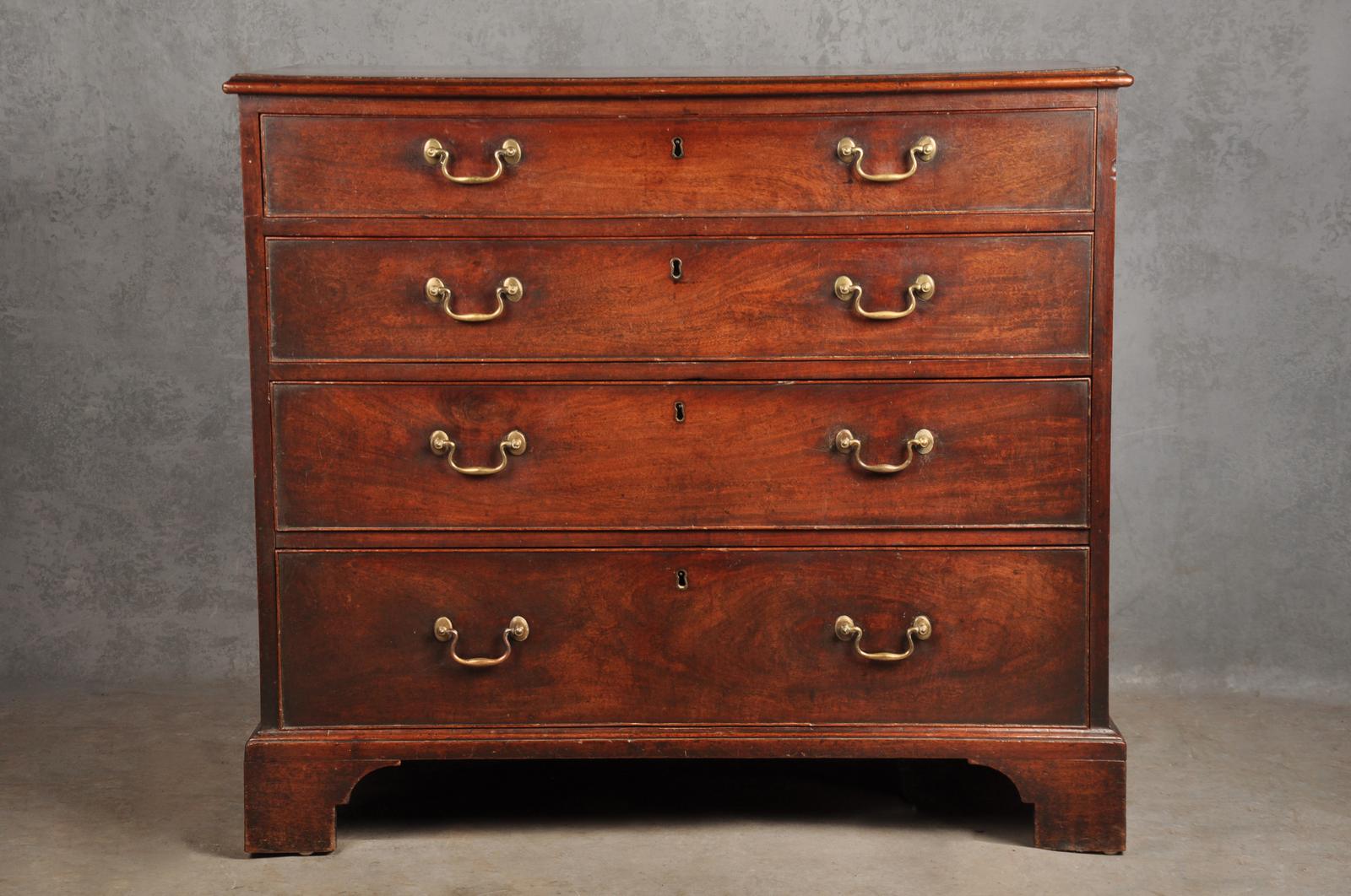 Fine 18th Century Mahogany Chest Of Drawers (1 of 14)