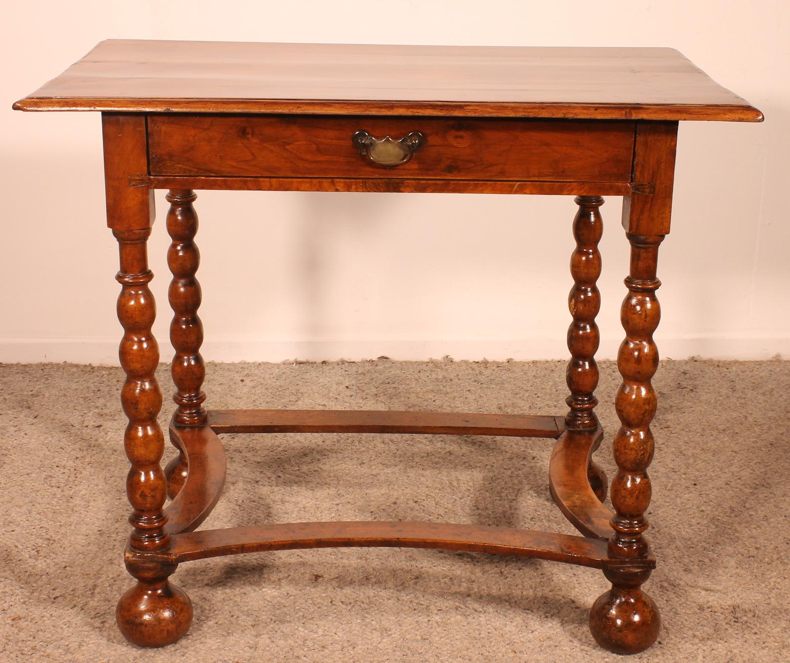 Small Writing Table / Side Table in Walnut - 17th Century (1 of 14)