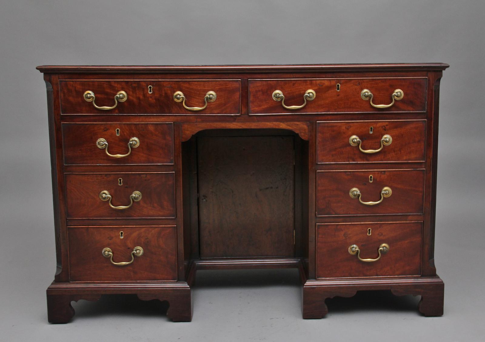 18th Century Mahogany Kneehole Desk (1 of 13) 18th Century Mahogany Kneehole Desk (1 of 13)
