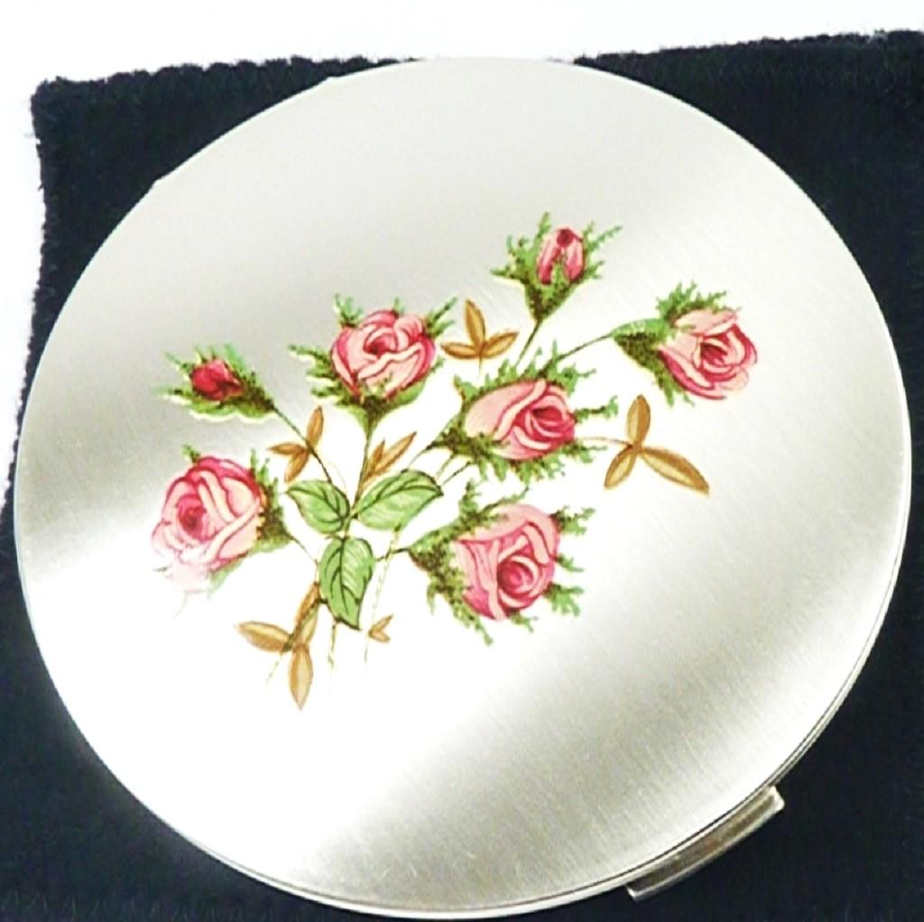 Vintage Floral Stratton Powder Compact Unused 1970s (1 of 8) Vintage Floral Stratton Powder Compact Unused 1970s (1 of 8)