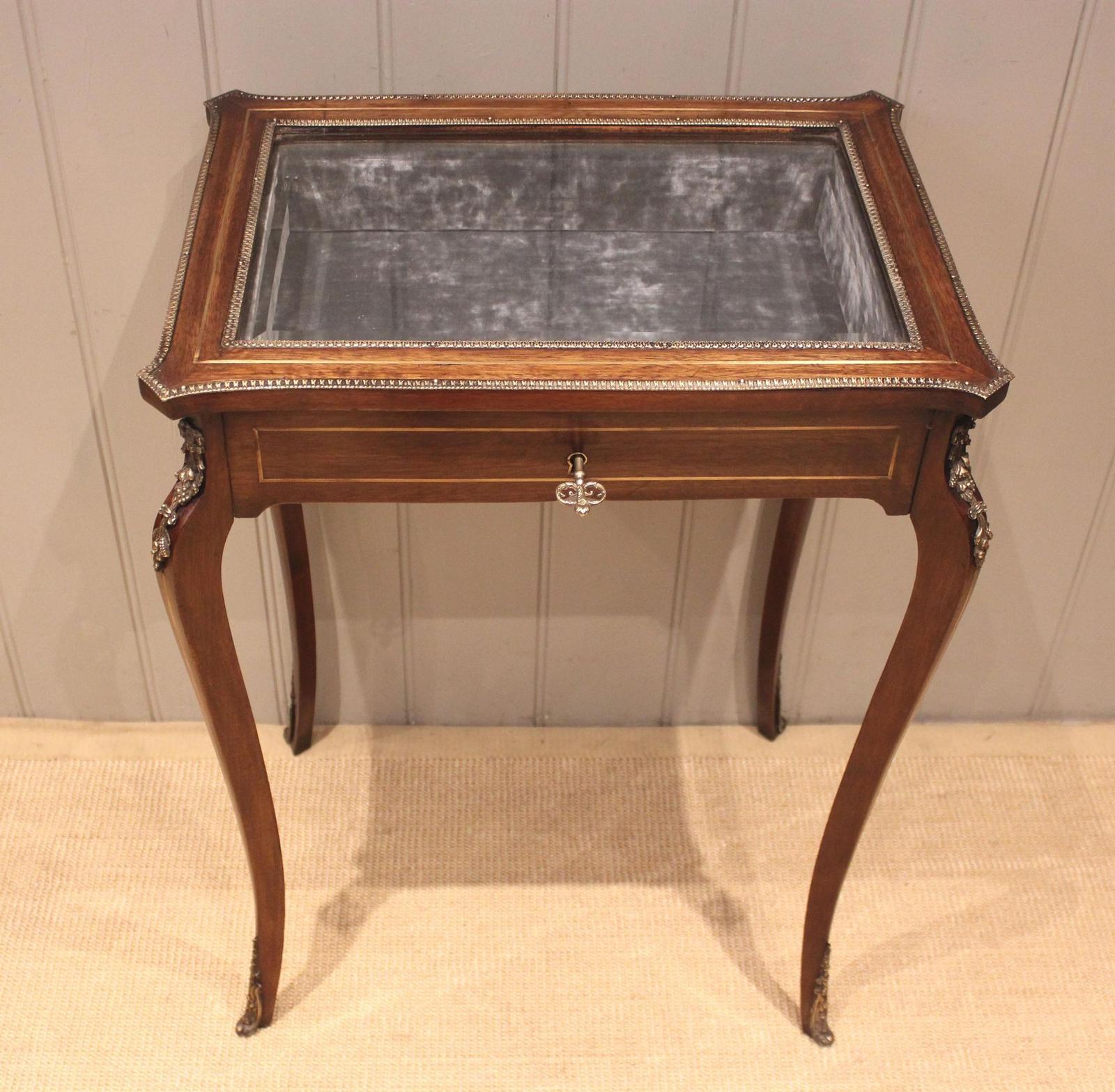 Mid 19th Century Rosewood Bijouterie Table (1 of 12) Mid 19th Century Rosewood Bijouterie Table (1 of 12)
