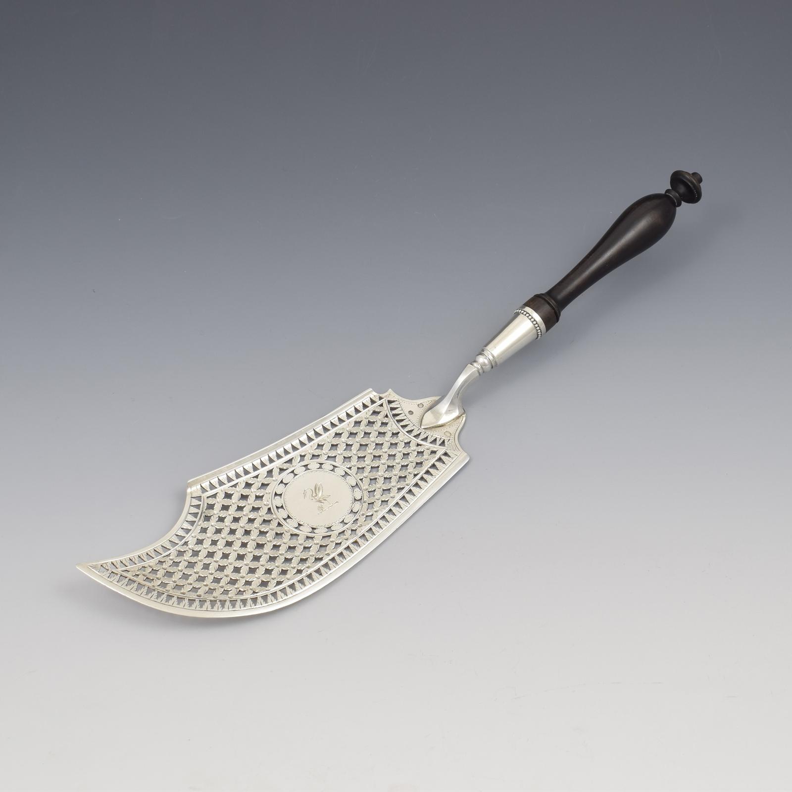 Fine 18th Century French Pierced 0.950 Silver Fish Slice Server Paris (1 of 18)