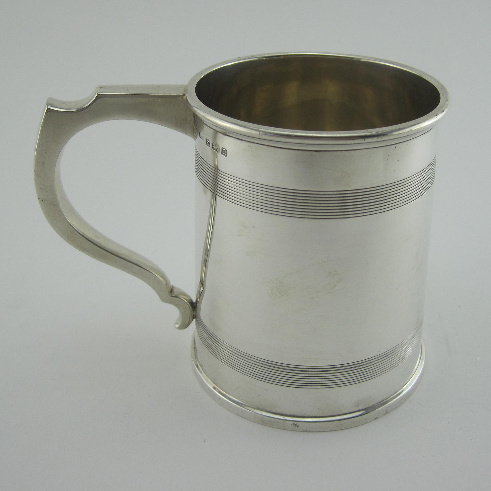 Plain Cylindrical Reeded Body Sterling Silver Pint Mug (1 of 7) Plain Cylindrical Reeded Body Sterling Silver Pint Mug (1 of 7)