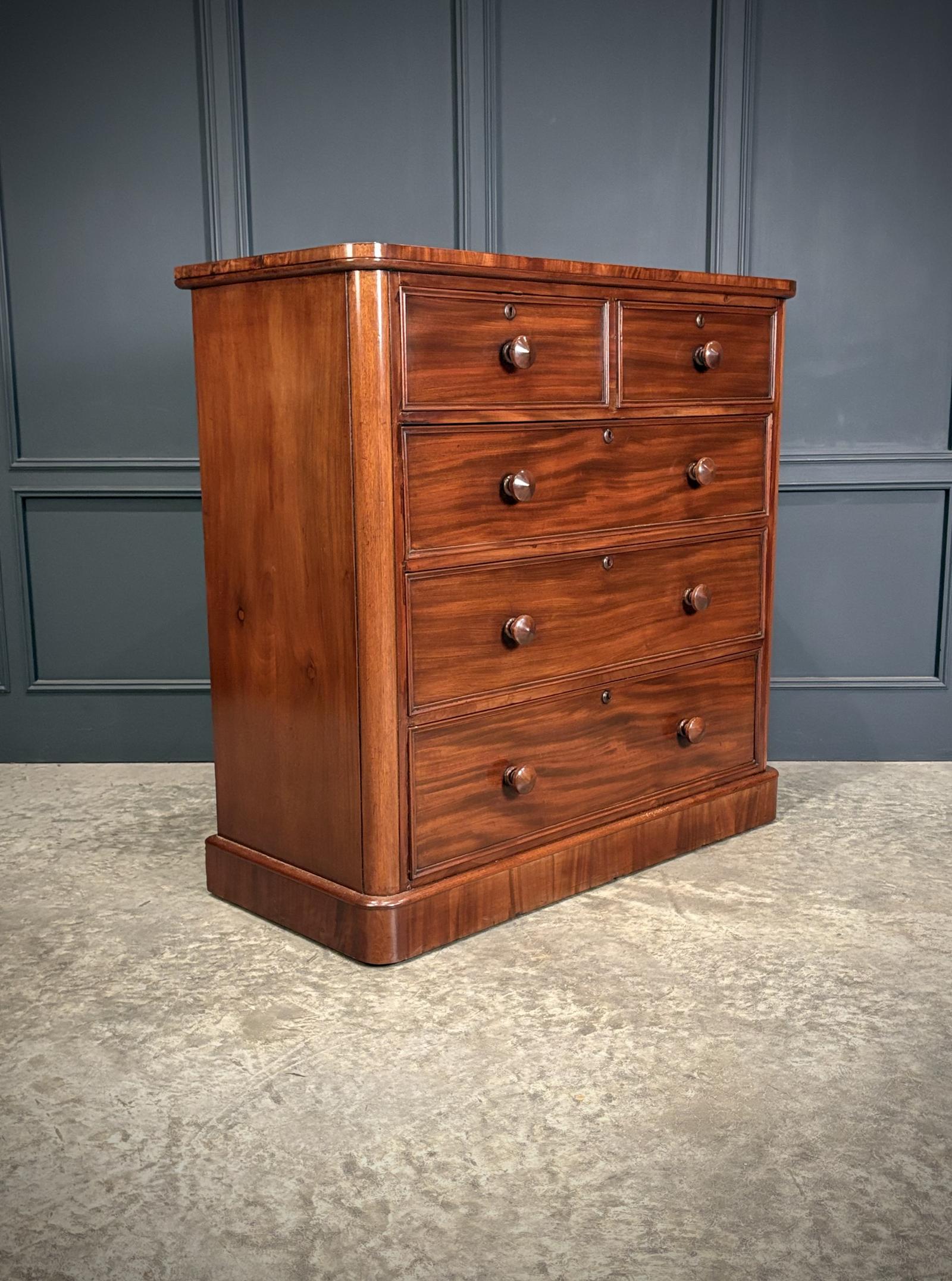 Victorian Mahogany Chest of Drawers (1 of 11) Victorian Mahogany Chest of Drawers (1 of 11)