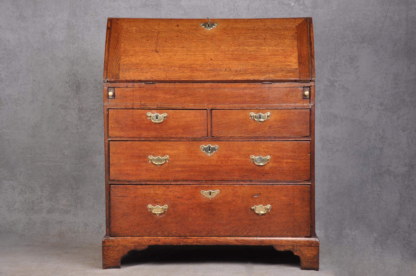Early 18th Century Oak Bureau (1 of 14)